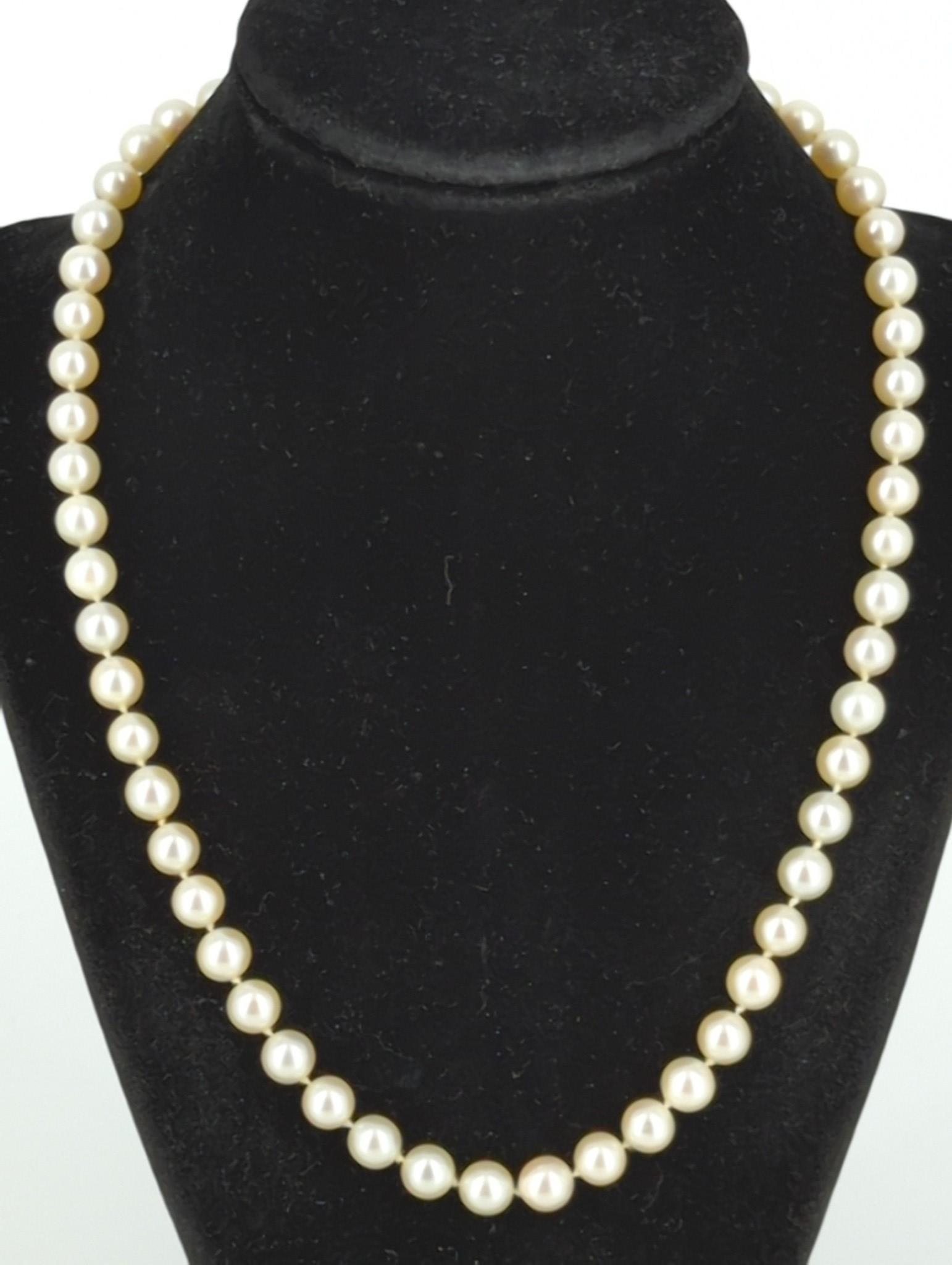 Cultured Pearl Necklace (1 of 4)