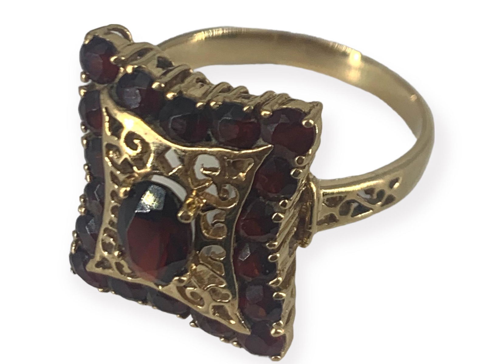 14kt Yellow Gold Garnet Ring (1 of 4)