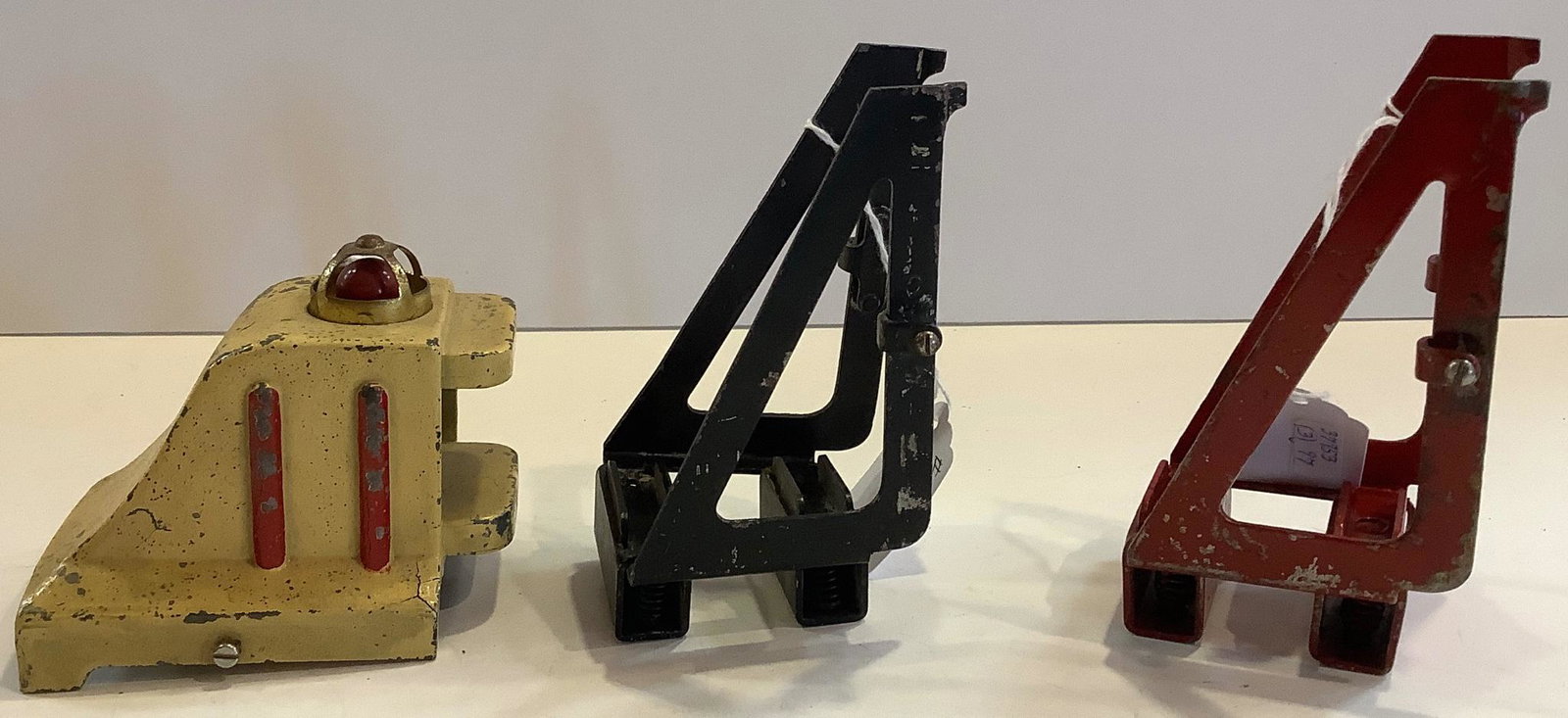 Lionel pre war 3 piece standard gauge bumper lot; # 25 illuminated bumper and 2 # 23 bumpers one red (1 of 1)