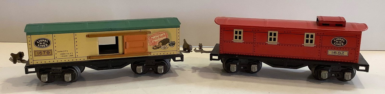 Lionel pre war O gauge lot of 2 freight cars 1679 and 1682 (1 of 1)
