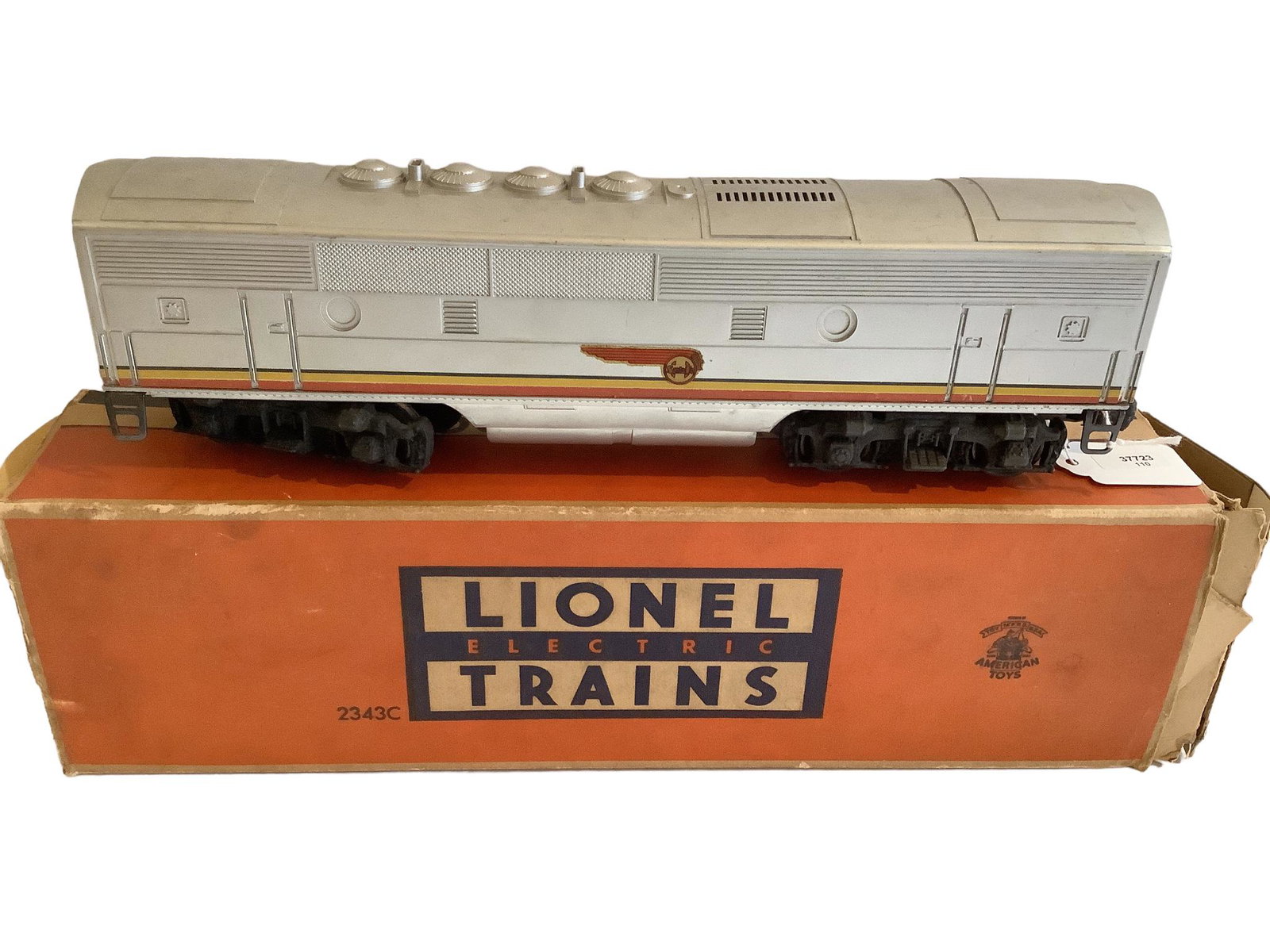 Lionel post war #2343C Santa Fe B unit with orig. box. (1 of 4)