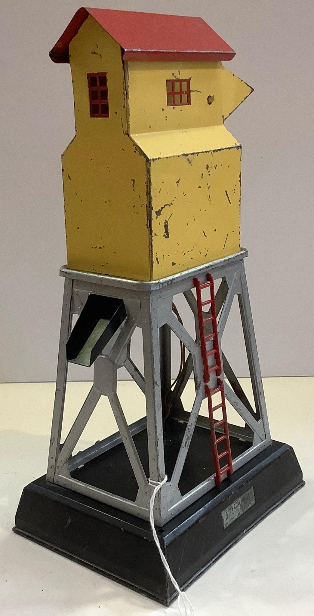 Lionel pre war # 98 coal house (1 of 1)