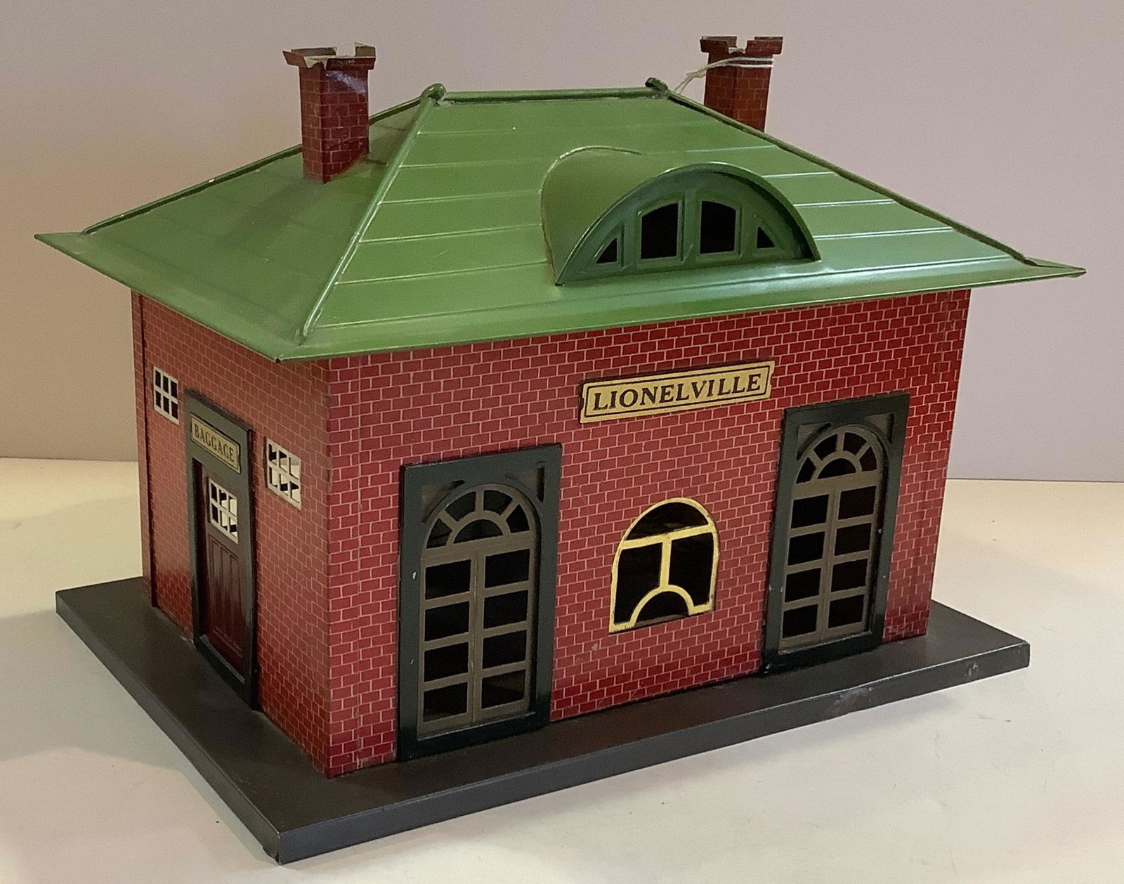 Lionel prewar #126 station type 2 with lithograph brick (1 of 1)