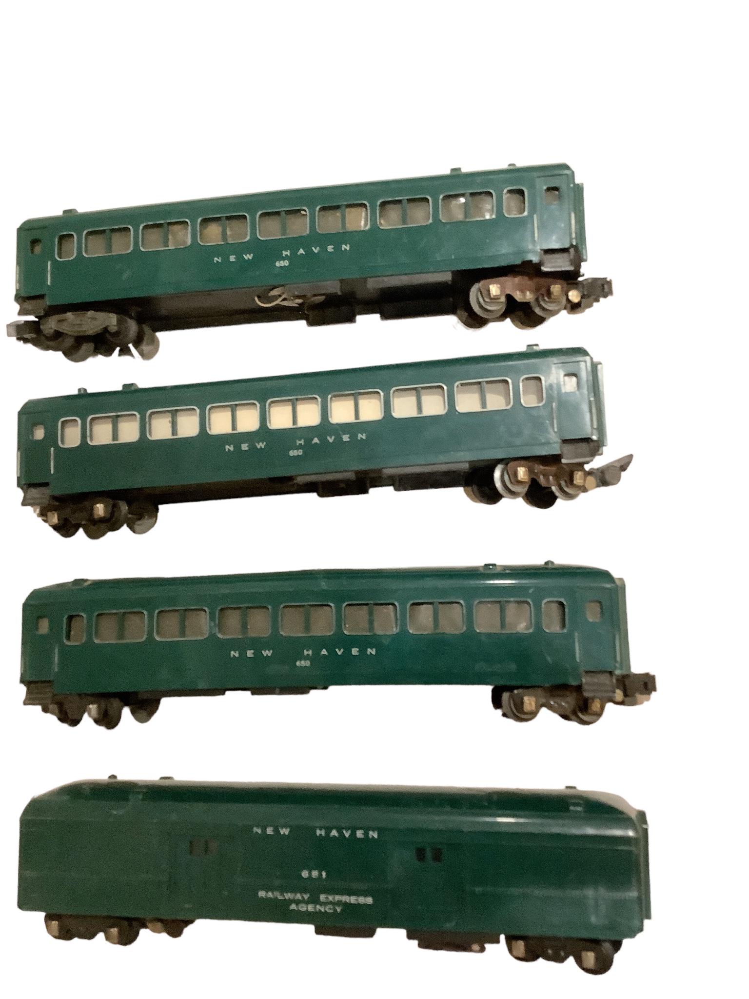 American Flyer post war lot of 4 Green New Haven Passenger cars, 651 Baggage, Three 650 Coaches with: American Flyer post war lot of 4 Green New Haven Passenger cars, 651 Baggage, Three 650 Coaches with a mix of link & knuckle couplers.