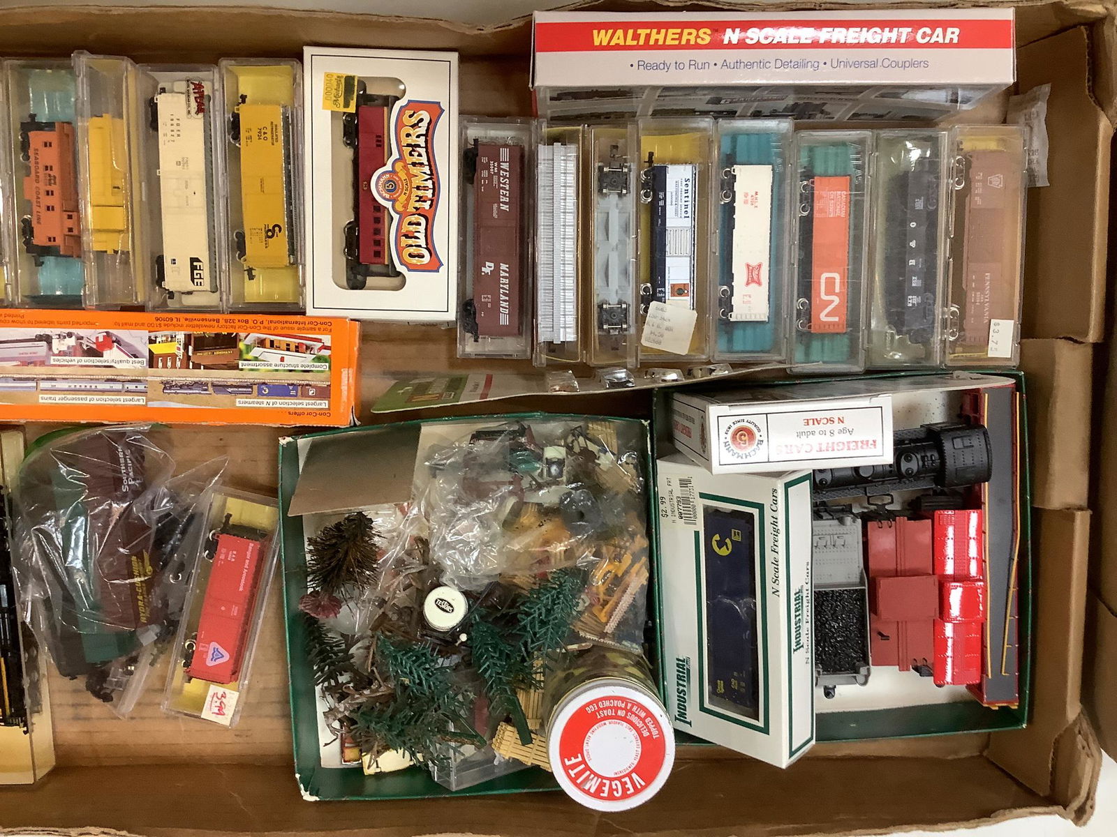 N Scale cars and accessories (1 of 1)