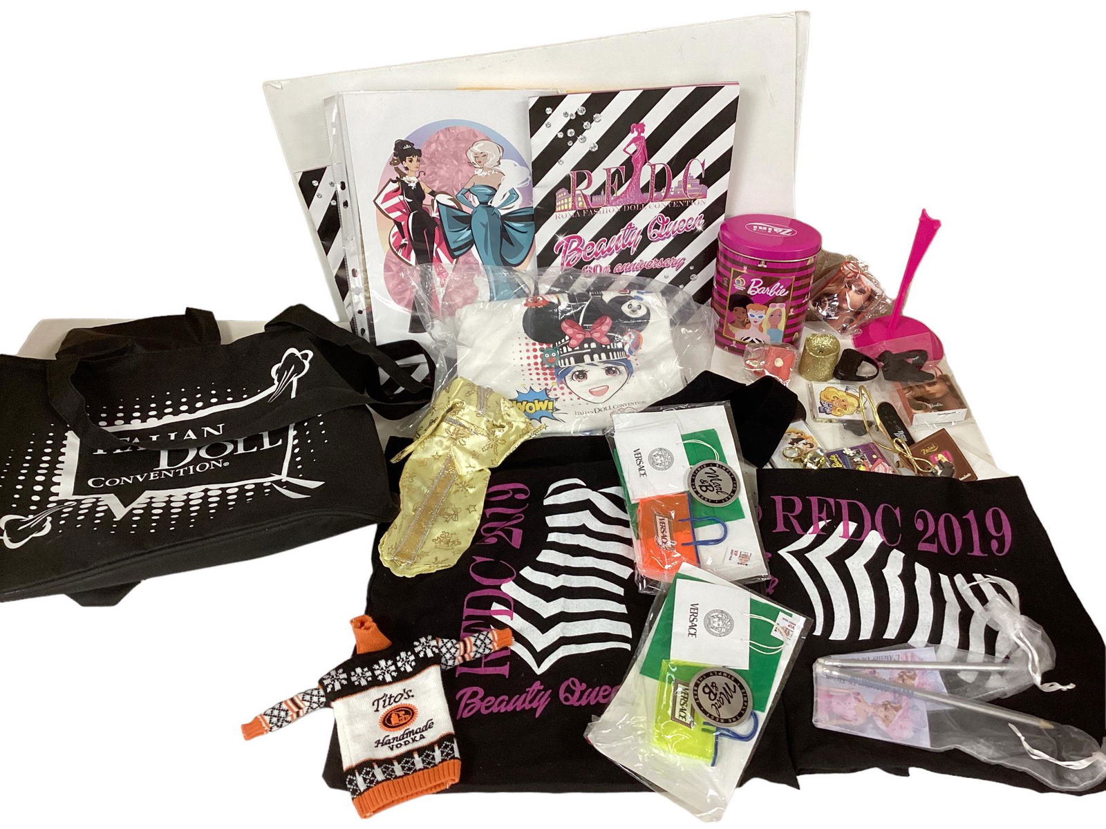 (1) Convention accessories in an Italian Doll Convention Bag including an Italian Doll Convention (1 of 2)
