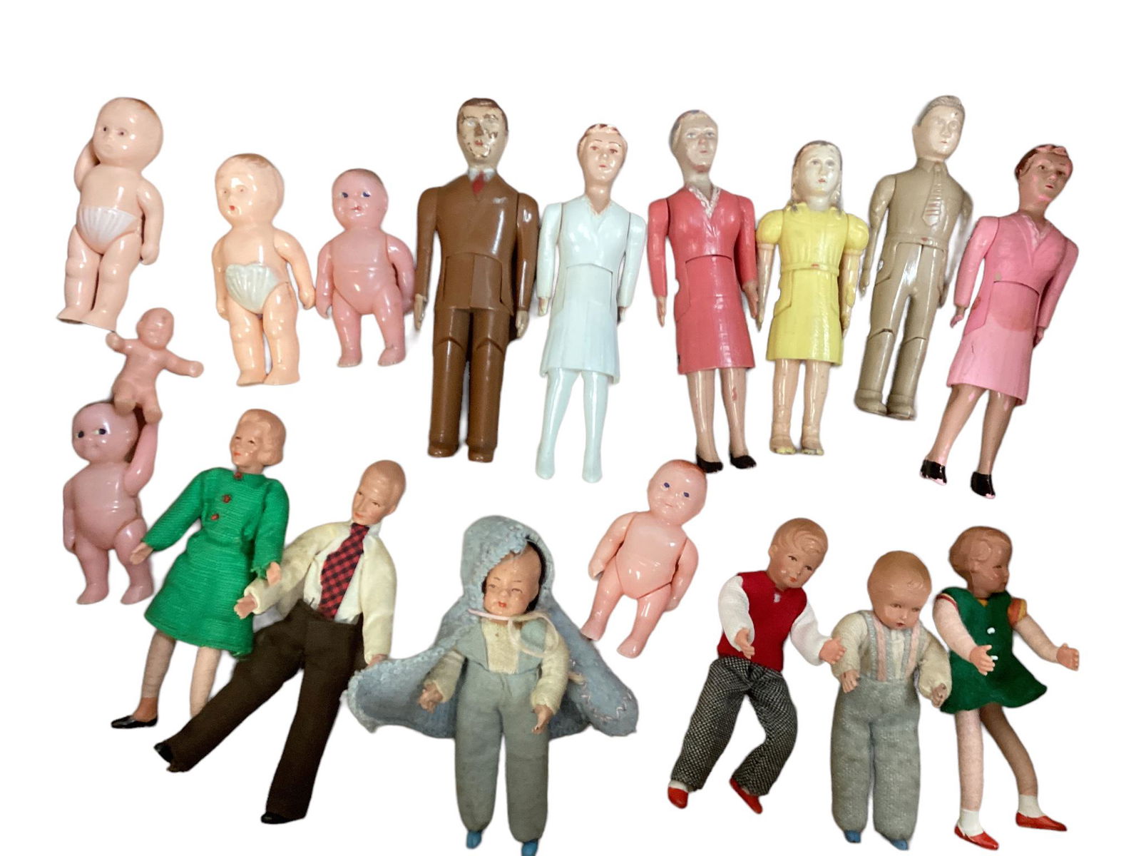 Collection of 18 doll house dolls including Renwal. (1 of 2)