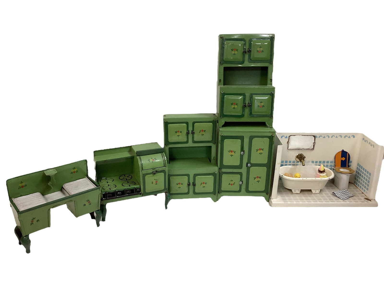 Collection 6 Henry Katz Co. child's green w/tiny flowers metal kitchen and bathroom ranging in size (1 of 4)