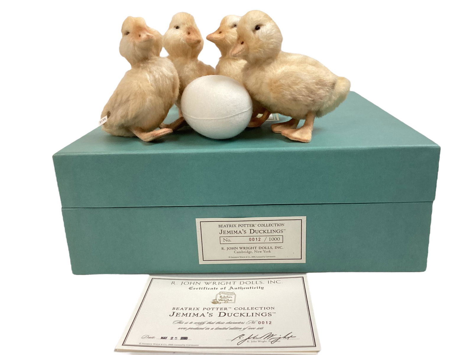 R. John Wright 2000 Beatrix Potter Collection Jemima's Ducklings, with original box and COA. Limited: R. John Wright 2000 Beatrix Potter Collection Jemima's Ducklings, with original box and COA. Limited edition No. 0012/1000.