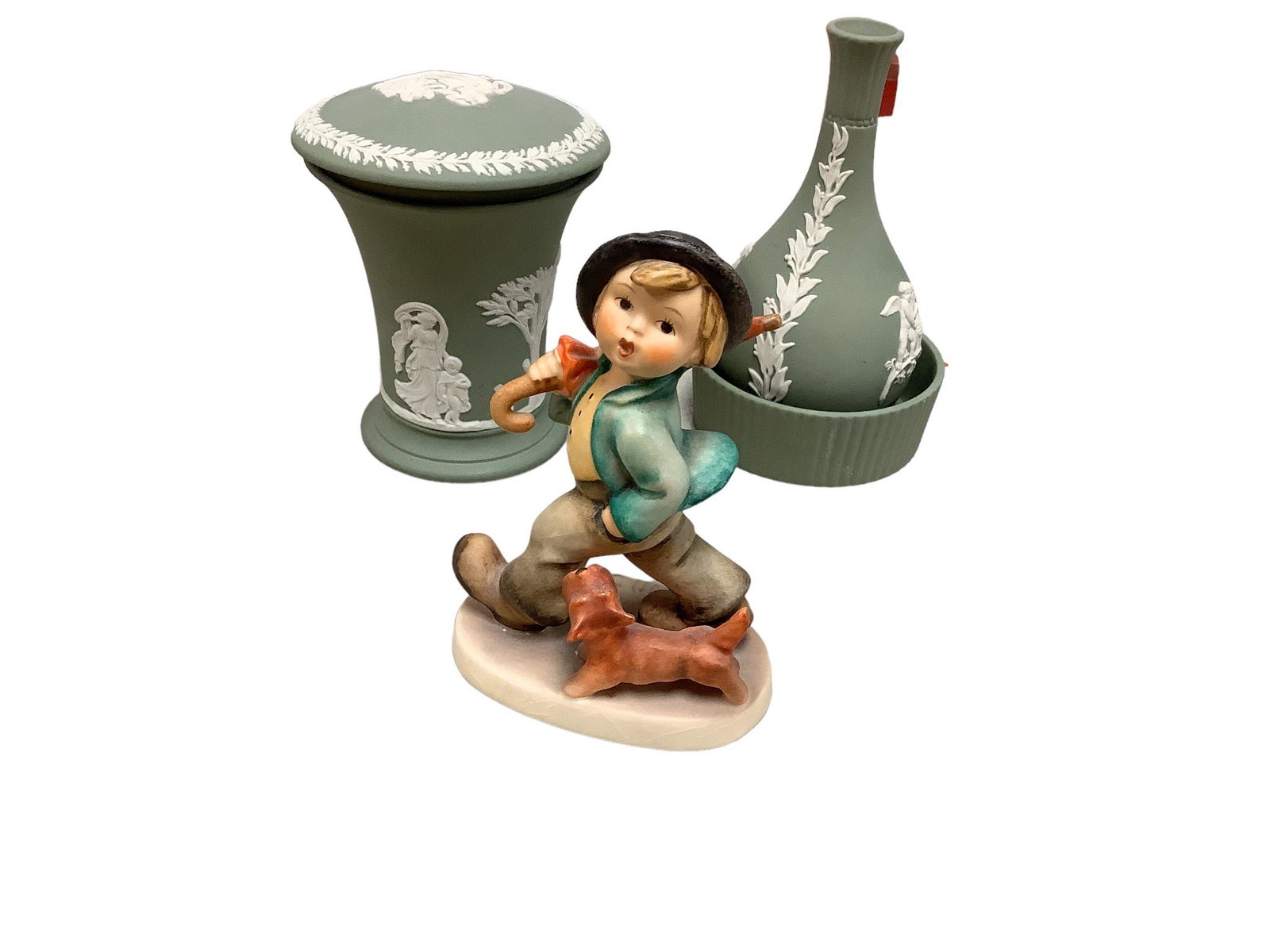 Hummel 5” high Stroll Along. No chips. 2 Wedgwood pieces, no chips.: Hummel 5” high Stroll Along. No chips. 2 Wedgwood pieces, no chips.