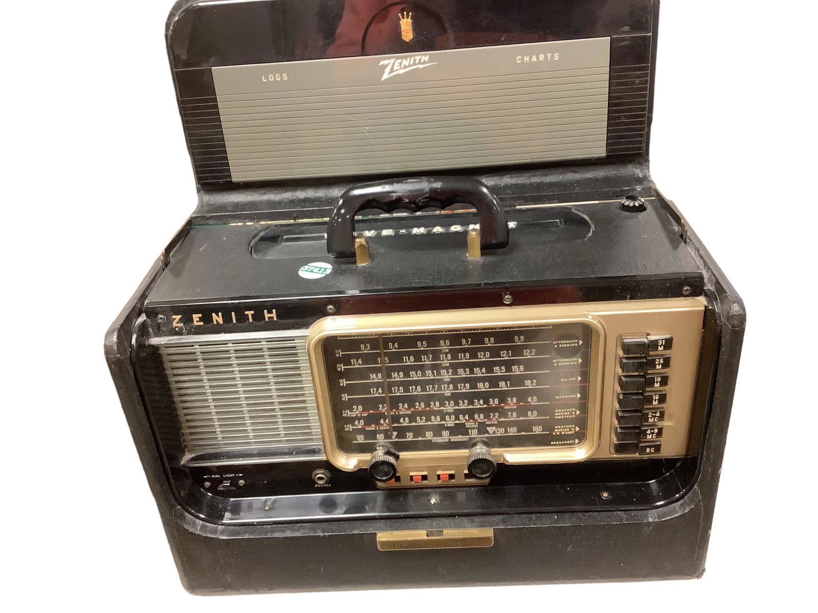 Vintage Zenith Tran Oceananic wave Magent. Portable Radio. Normal wear.11” x17”. Used.: Vintage Zenith Trans-Oceananic Wave Magnet Portable Radio. Normal wear.11” x17”. Used.