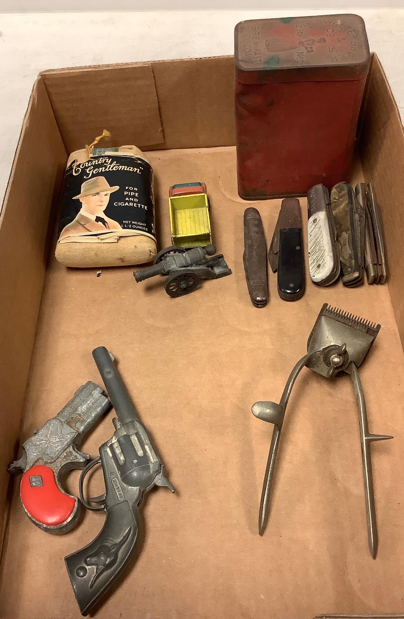 Lot of mens’ items including antique pocket knives, antique shaver & more (1 of 1)
