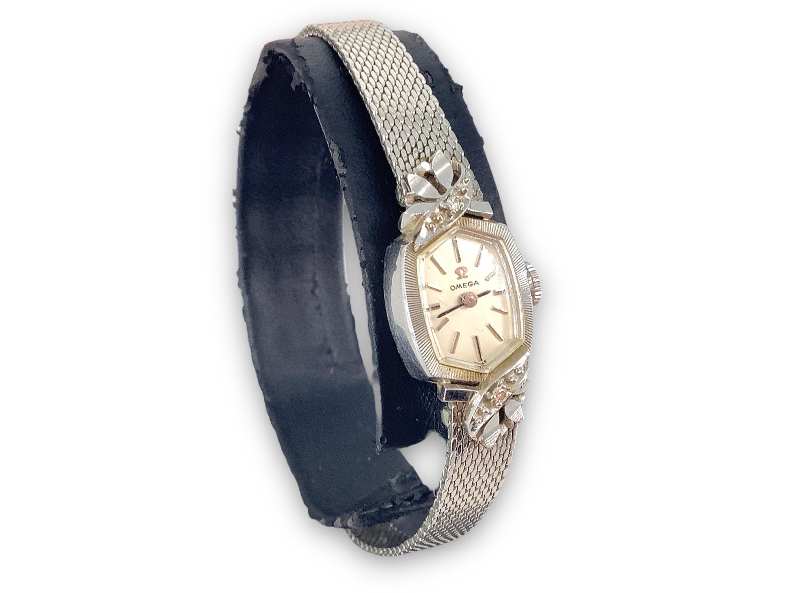 Omega Wrist Watch with Original Packaging: Omega Wrist Watch with Original Packaging Winds and sets but does not run at time of listing. Clean movement. 17-jewels, Swiss made, unadjusted, 485, numbered 34997251. 14kt white gold case (stamped).
