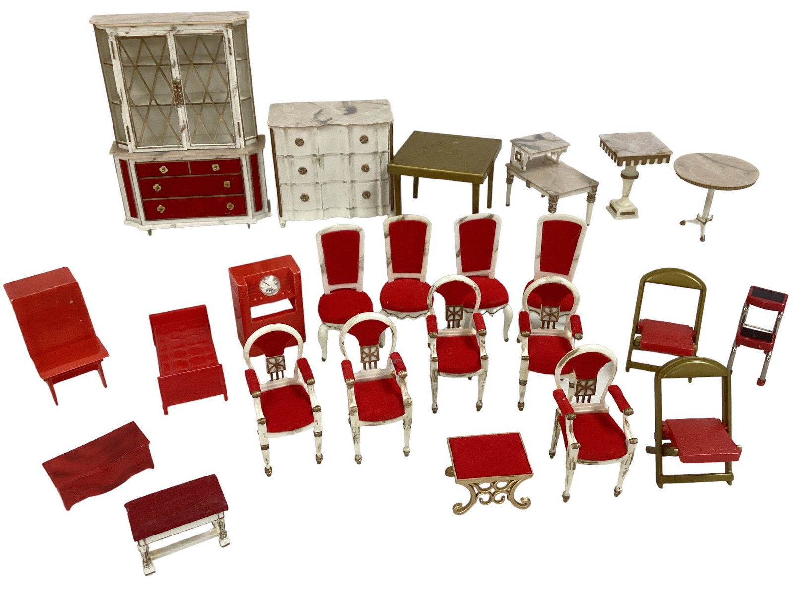 (24) pieces of plastic doll house furniture including Ideal, Renwal and Allied.: (24) pieces of plastic doll house furniture including Ideal, Renwal and Allied.