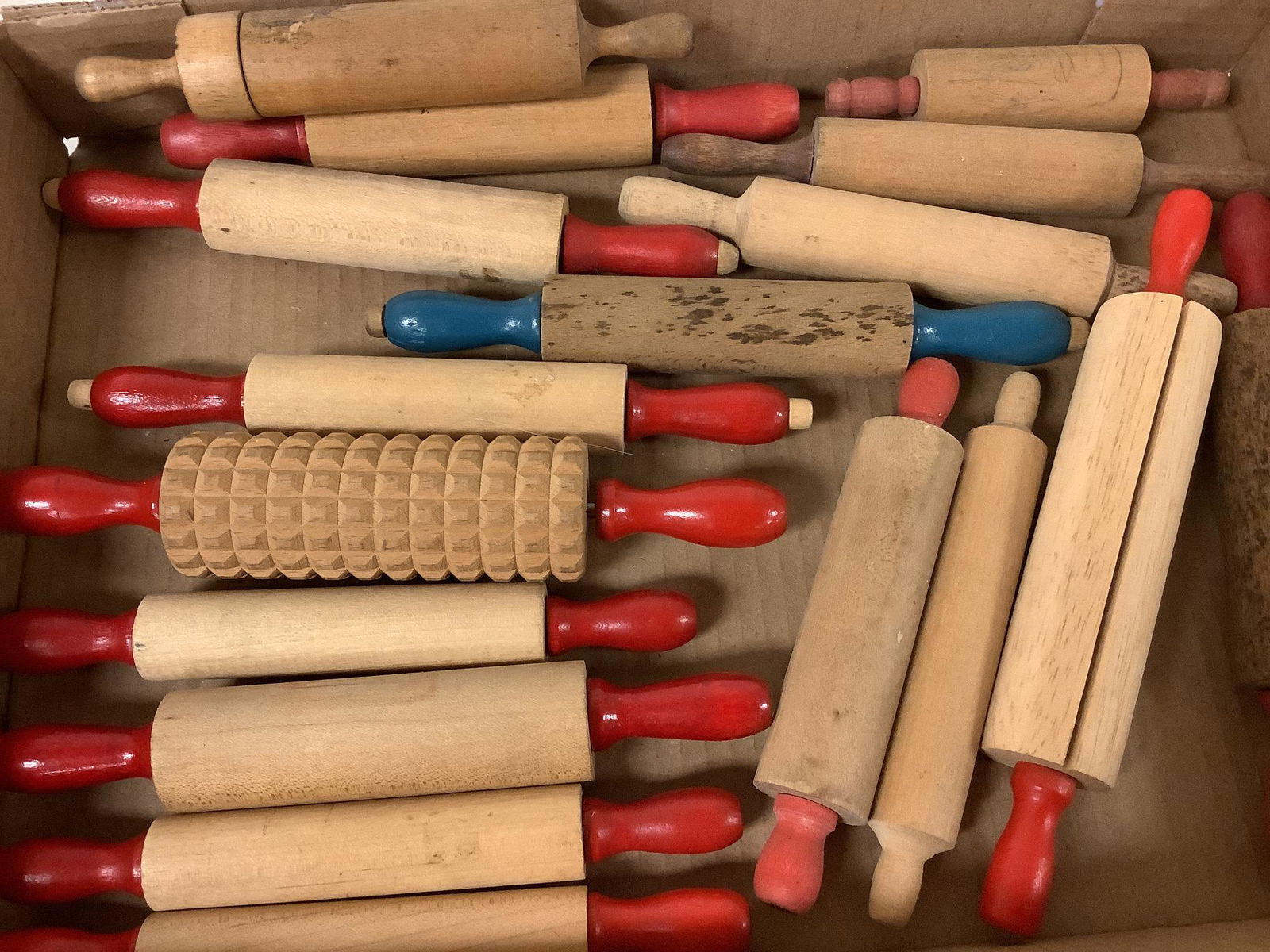 Box of 18 Small Rolling Pins: Box of 18 Small Rolling Pins From approximately 4î to 8î long.