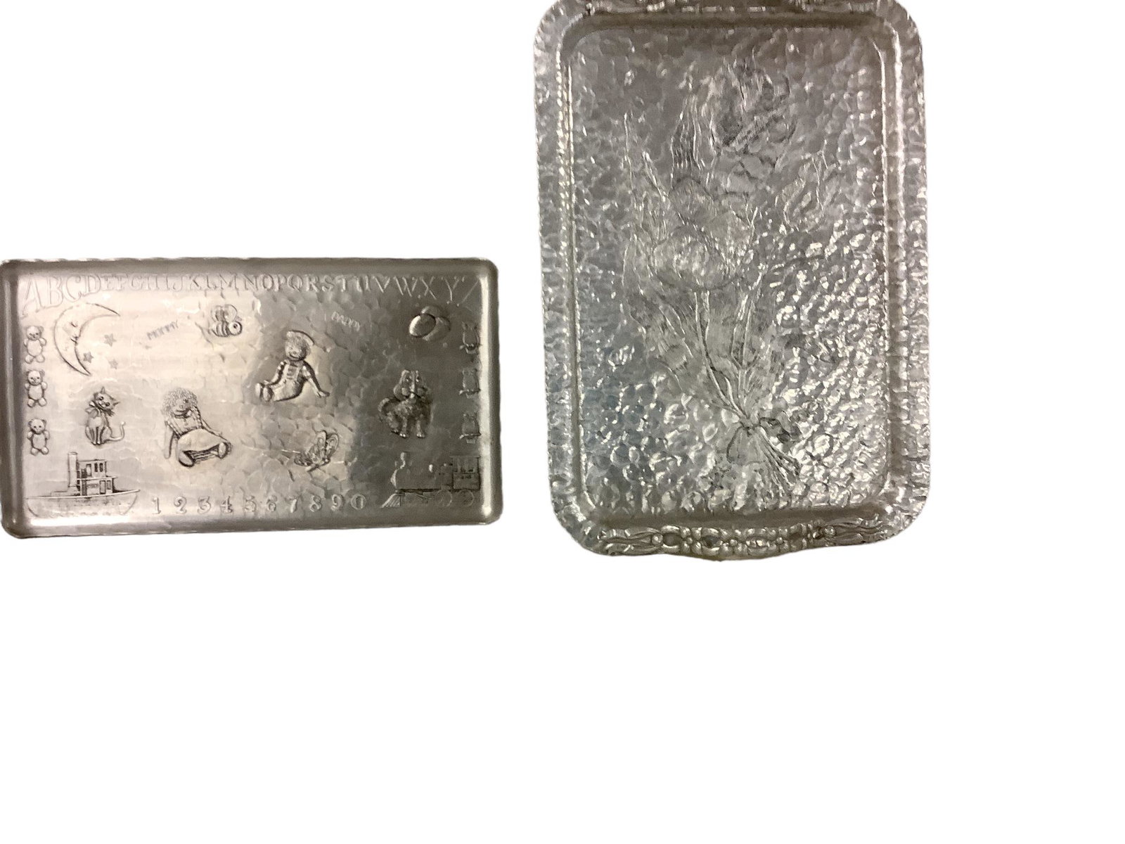 (2) Aluminum Trays: (2) Aluminum Trays 16î x 11.5î serving tray with tulips engraved. 15î x 8î childís "ABC" tray