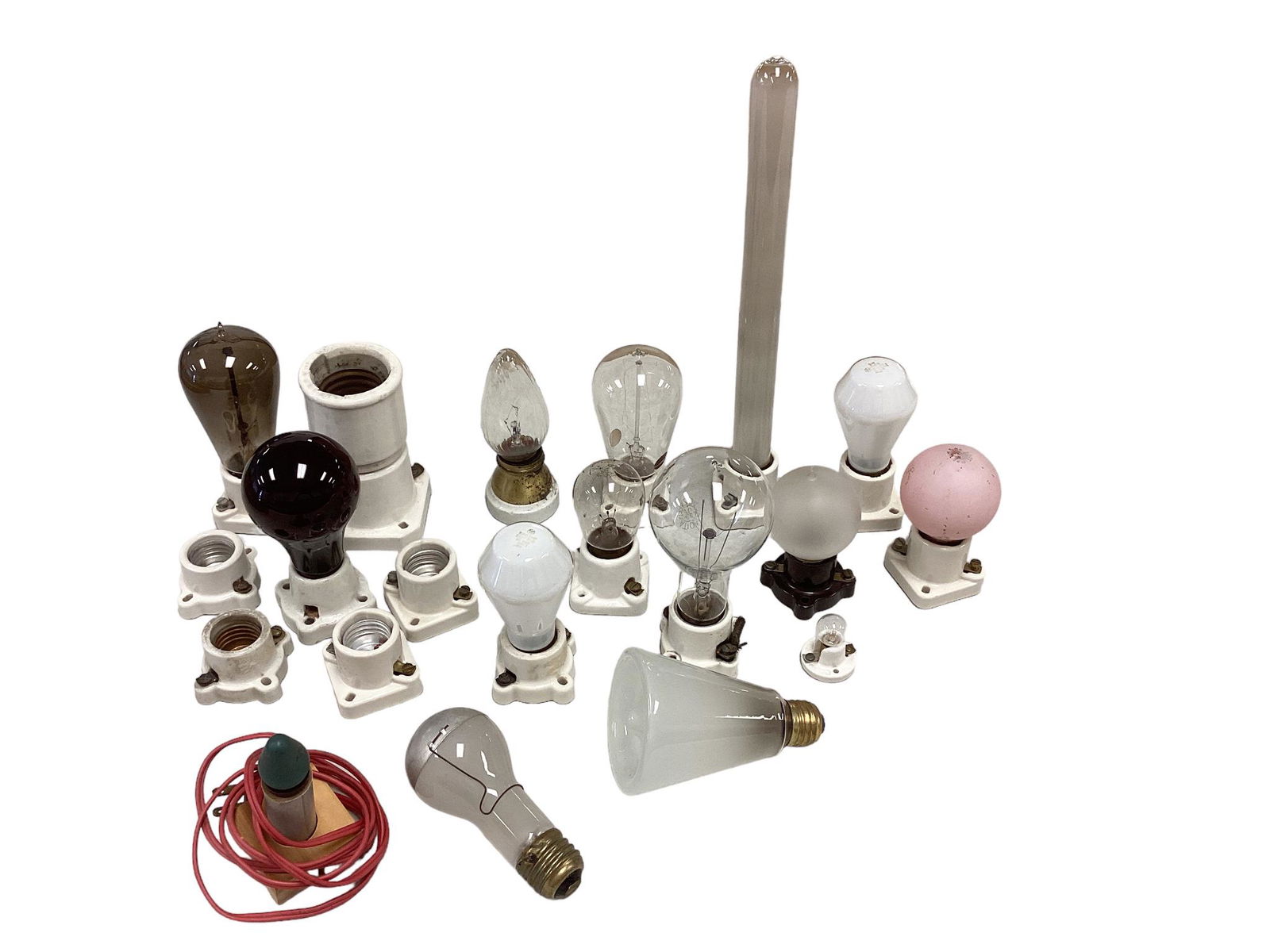 (20) Light Bulbs/Sockets (1 of 4)