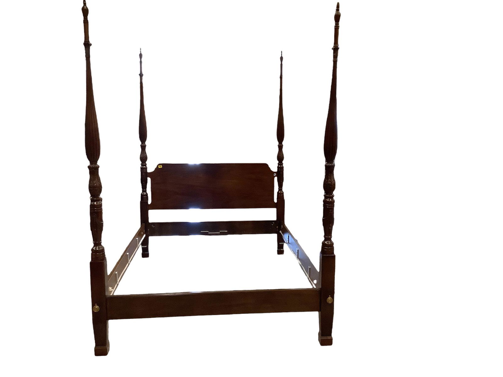 Henredon Mahogany Queen Bed Acanthus Carved Post Bed Mar 17, 2023