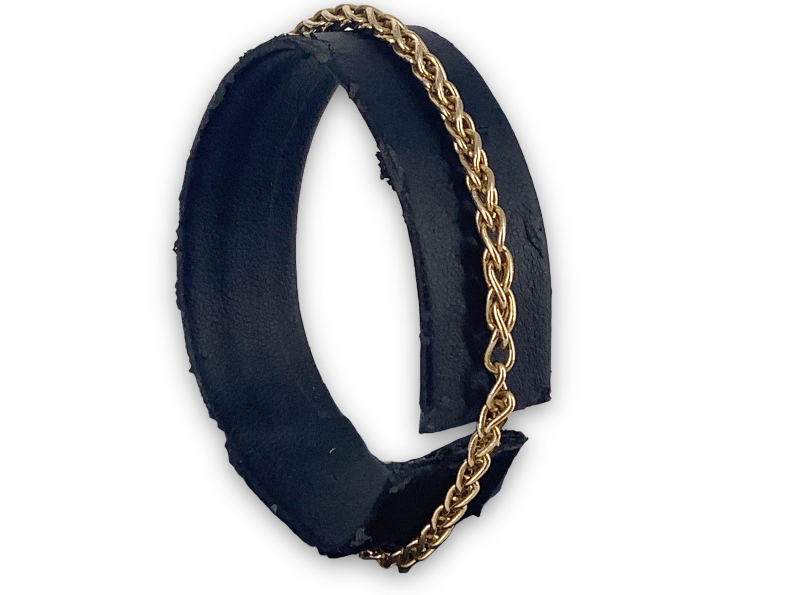 14kt Yellow Gold Bracelet: 14kt Yellow Gold Bracelet Fox tail chain measuring (7.25”) in length (3mm wide) Italian made, stamped and tested with a lobster clasp closure (3.8 grams tw).