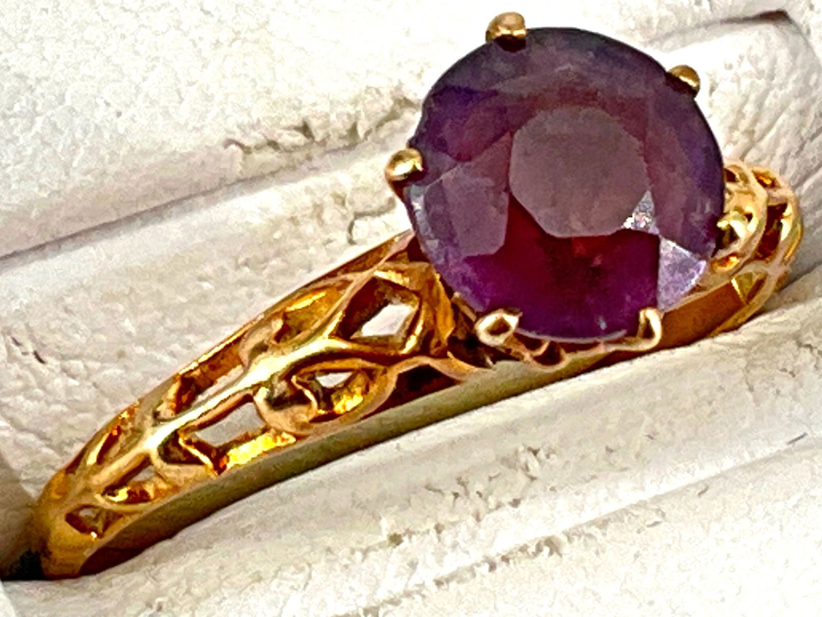 10kt Rose Gold and Amethyst Semi-Precious Stone Solitaire Ring (1 of 4)