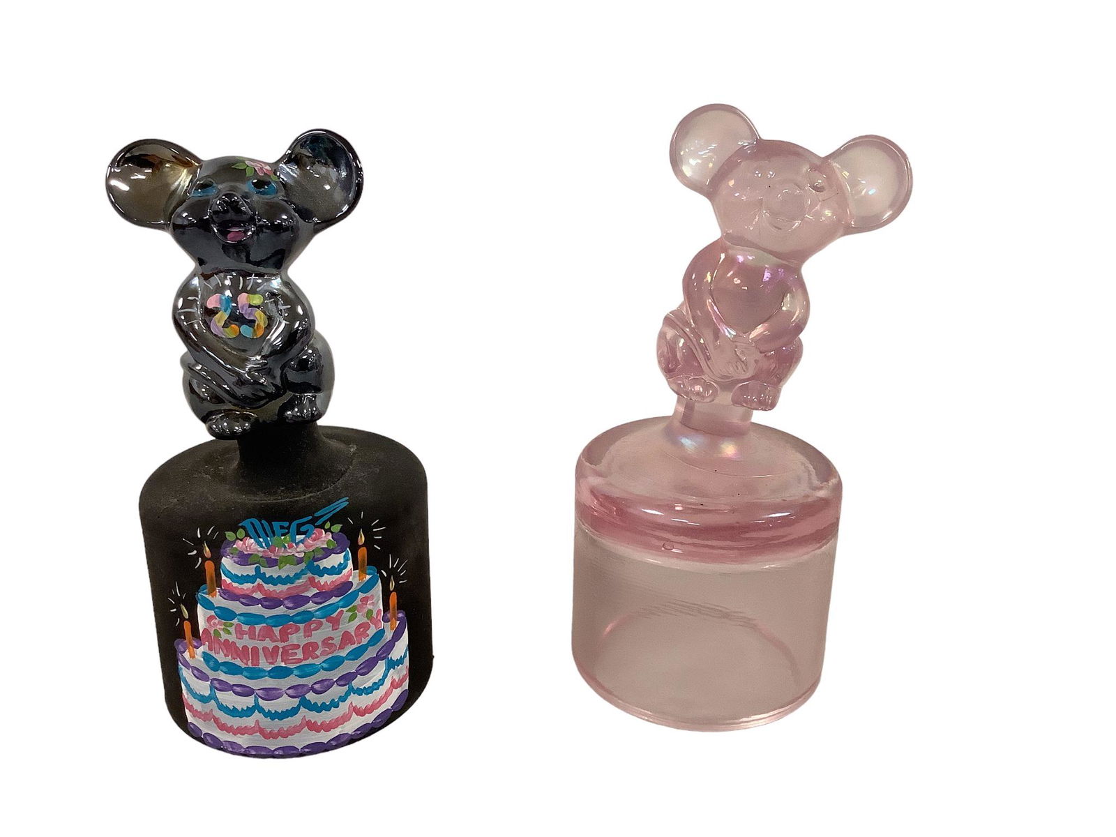 (2) Fenton Bust Off Mice: (2) Fenton Bust Off Mice Iridescent pink carnival glass and hand painted black National Fenton Glass Society (NFGS) 25th Anniversary exclusive. Both stand 6.25î tall.