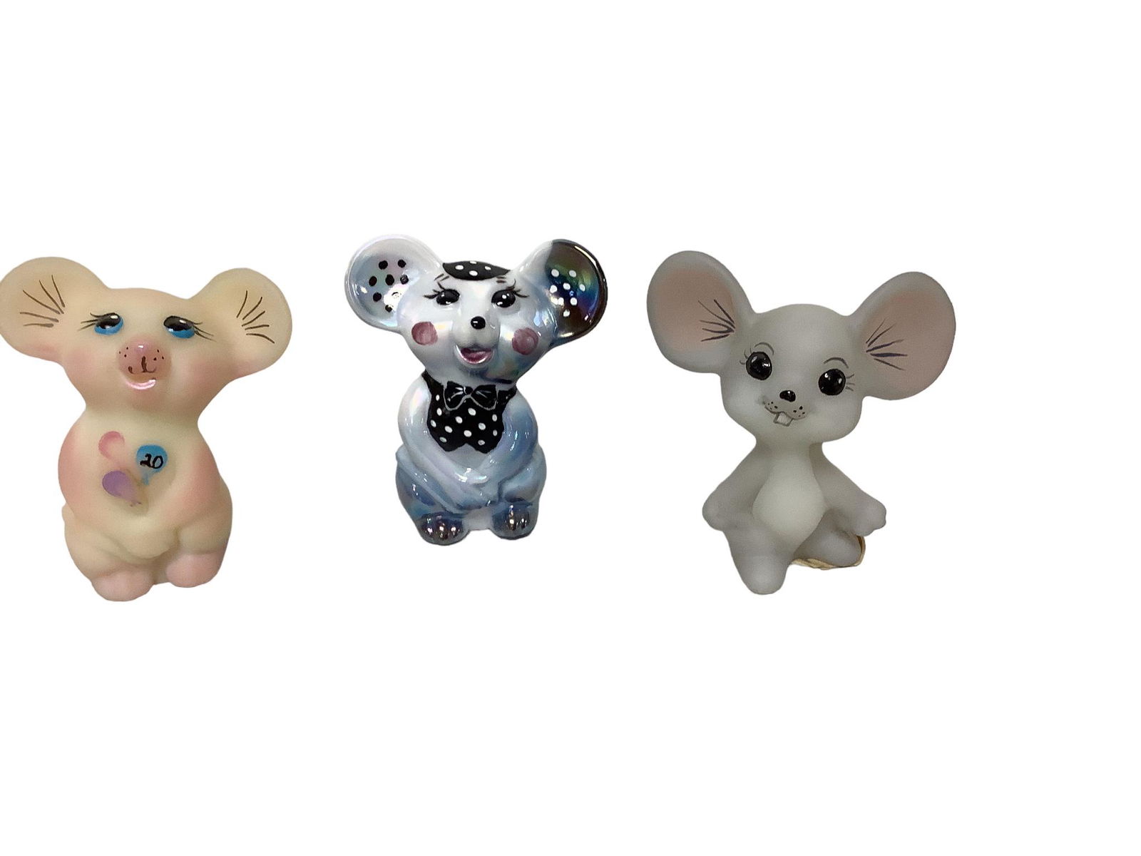 Fenton Glass Mouse Figurines: Fenton Glass Mouse Figurines (3) 3î H Signed as shown. Very cute!