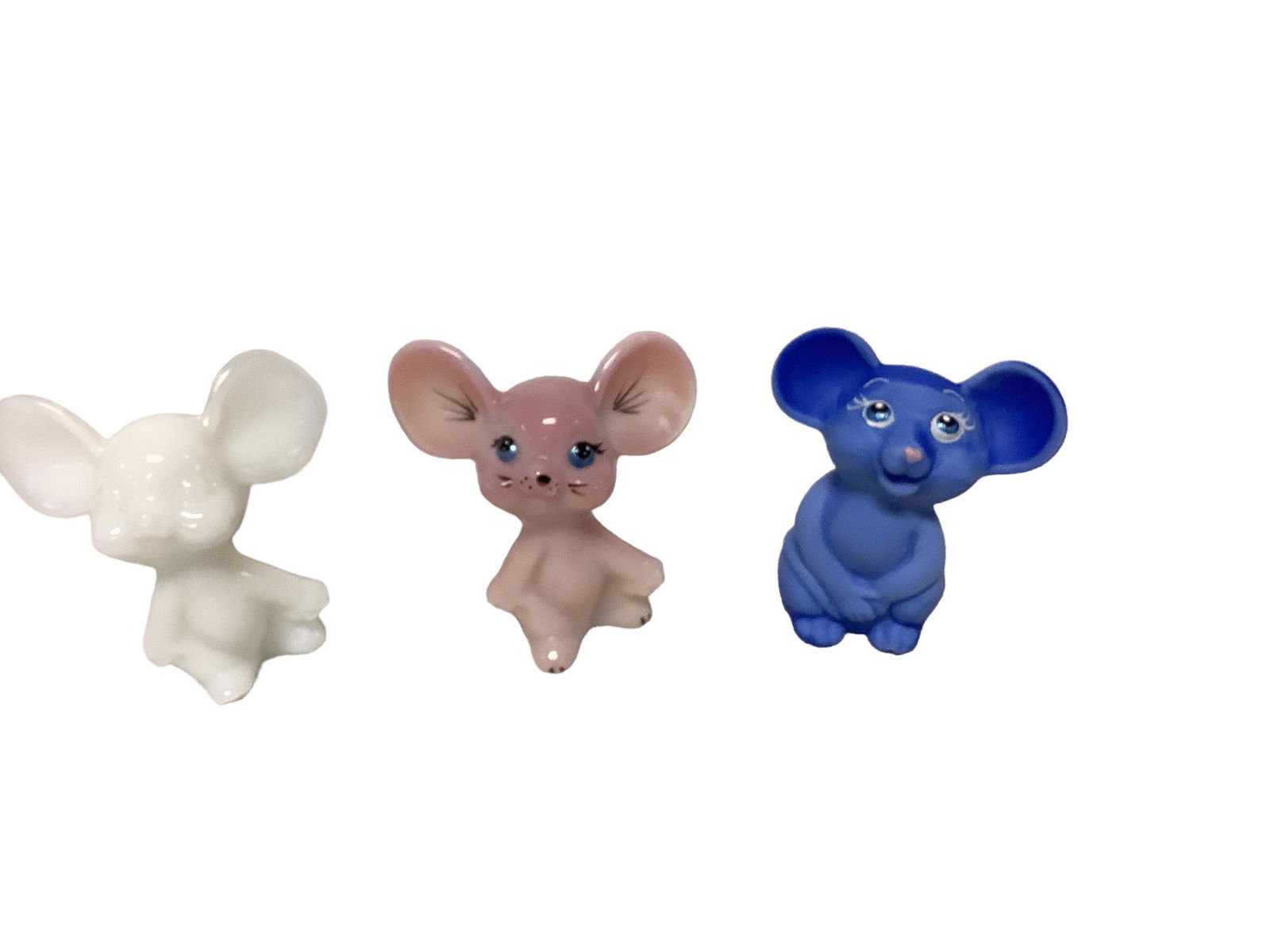 Fenton Glass Mice: Fenton Glass Mice (3) 3î H (2) are hand painted and signed. One plain white