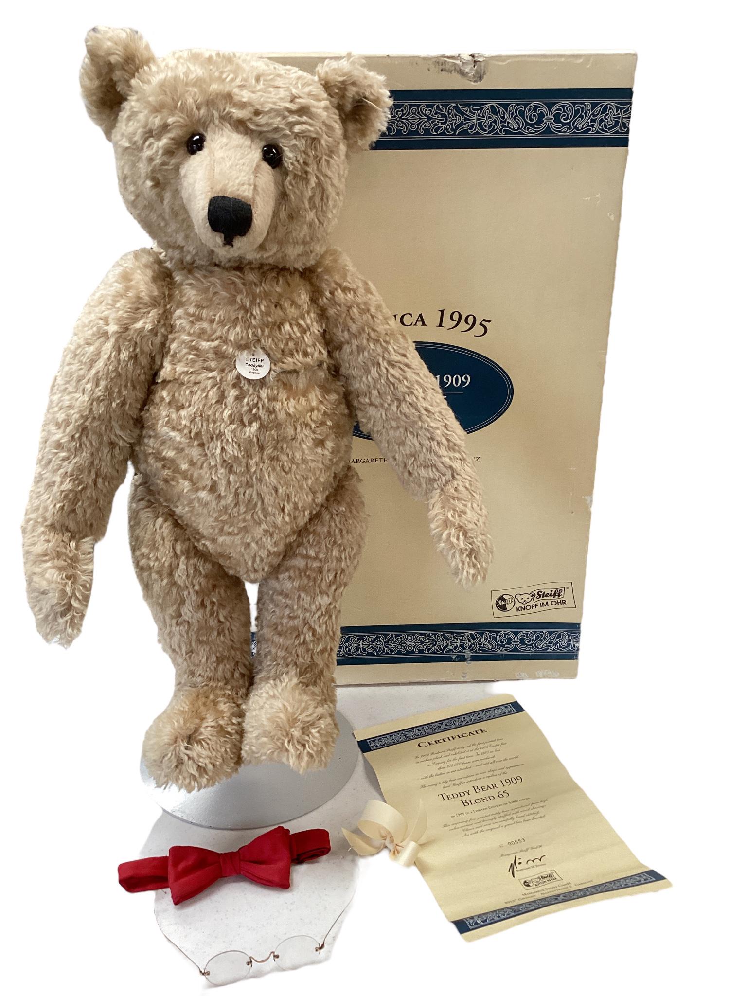 Steiff Replica "Teddy Bear 1909". (1 of 4)