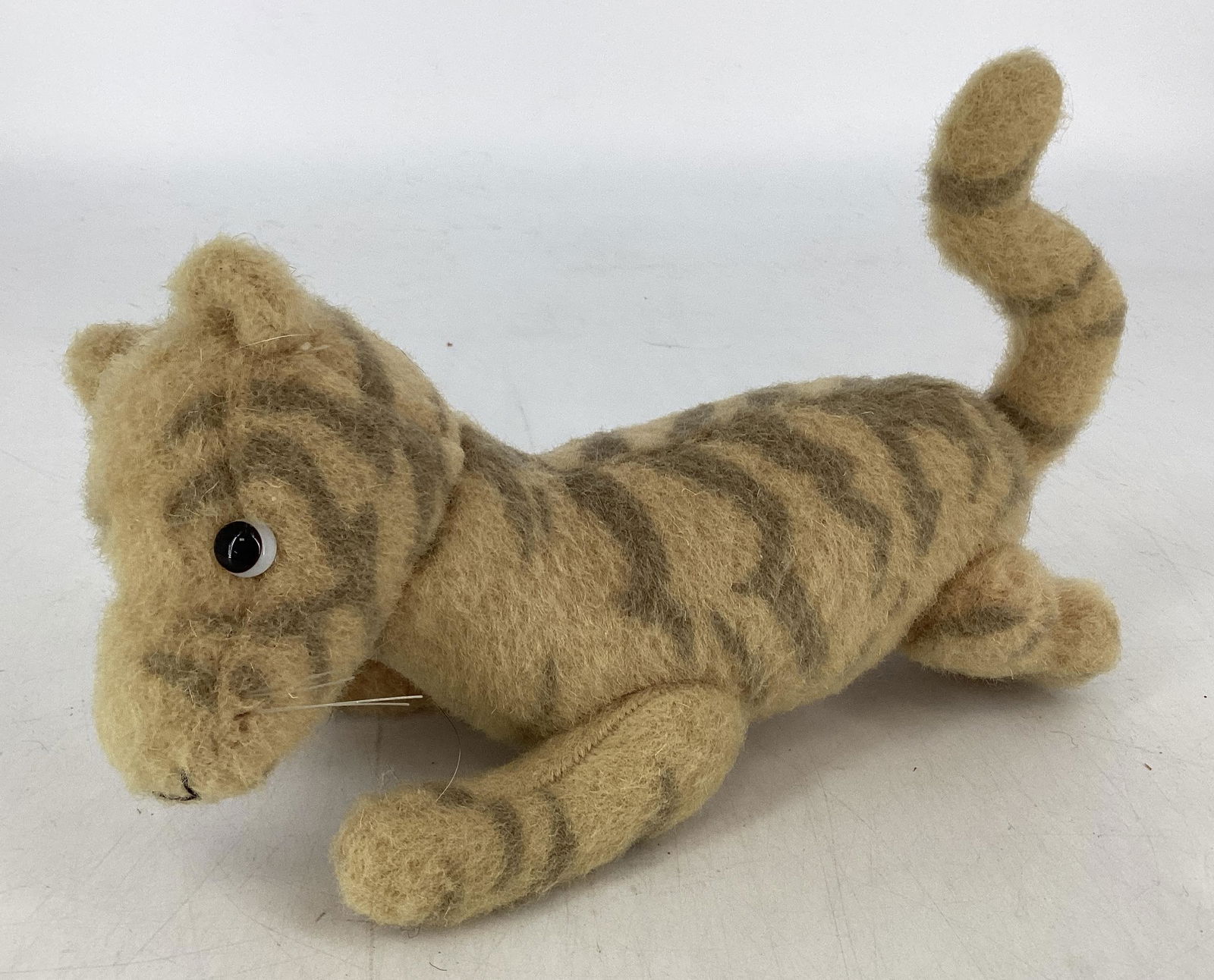 R. John Wright "Pocket Tigger": R. John Wright "Pocket Tigger" 9" L x 6" H. From the Winnie The Pooh "Pocket Series". His stripes are faded.