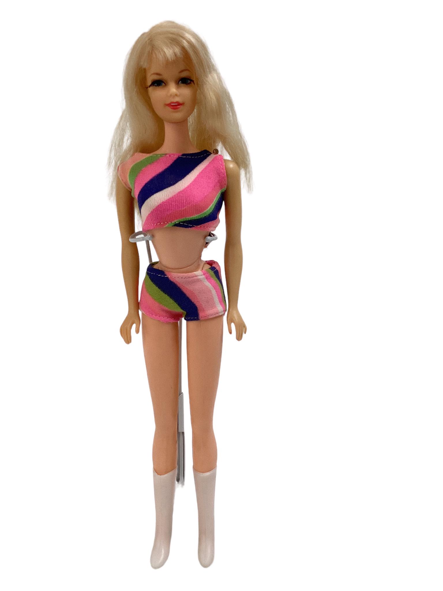 Long Blonde Hair TNT Stacey: Long Blonde Hair TNT Stacey Boots- Hong Kong. Her left knee 3 clicks, right knee will do three but barely. See photos for condition.
