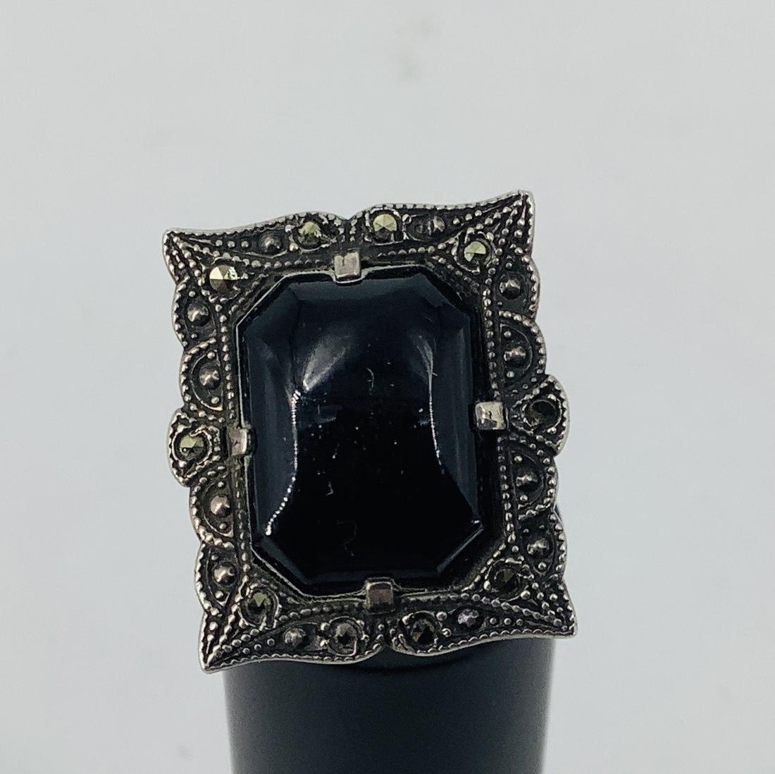 Sterling Silver and Onyx Stone Ring: Sterling Silver and Onyx Stone Ring Stamped and/or tested 925/sterling silver, 0.17 troy ounces total weight, size 3.25, 15.0mm onyx stone cabochon at center, mounting featuring marcasite/pyrite stone