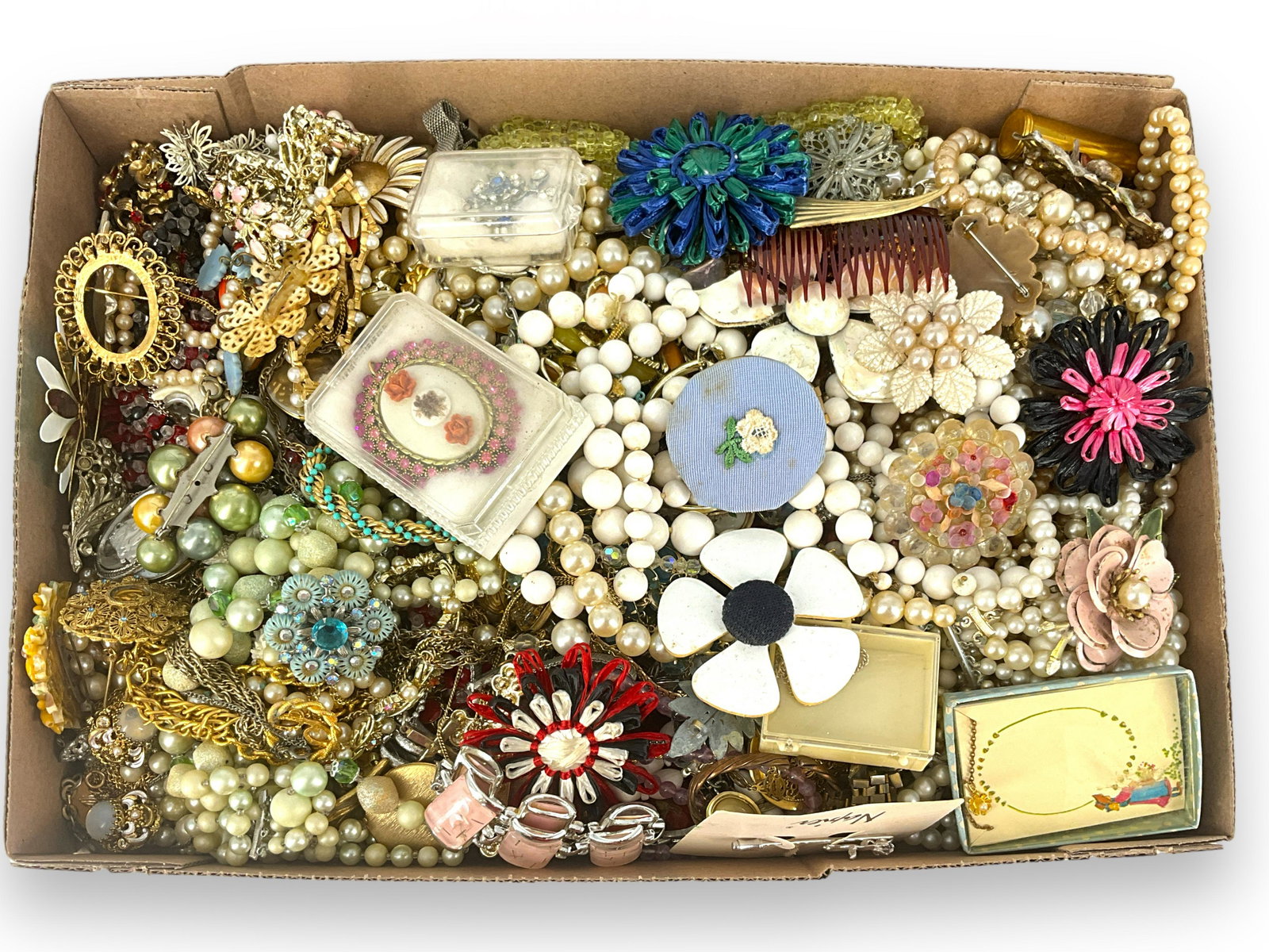 Lot of Vintage Jewelry and Accessories (1 of 16)