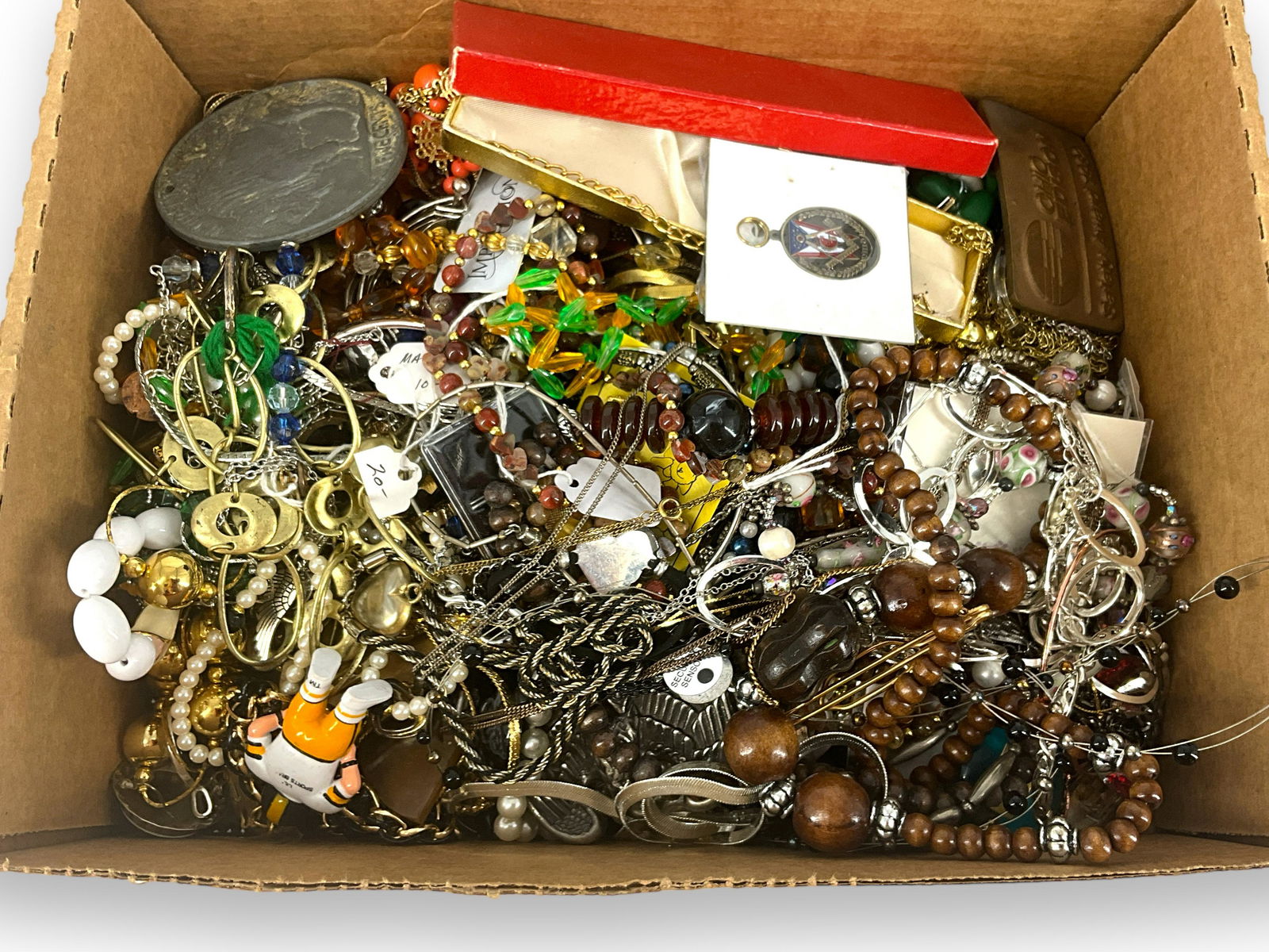 Box Lot of Jewelry & Accessories (1 of 16)