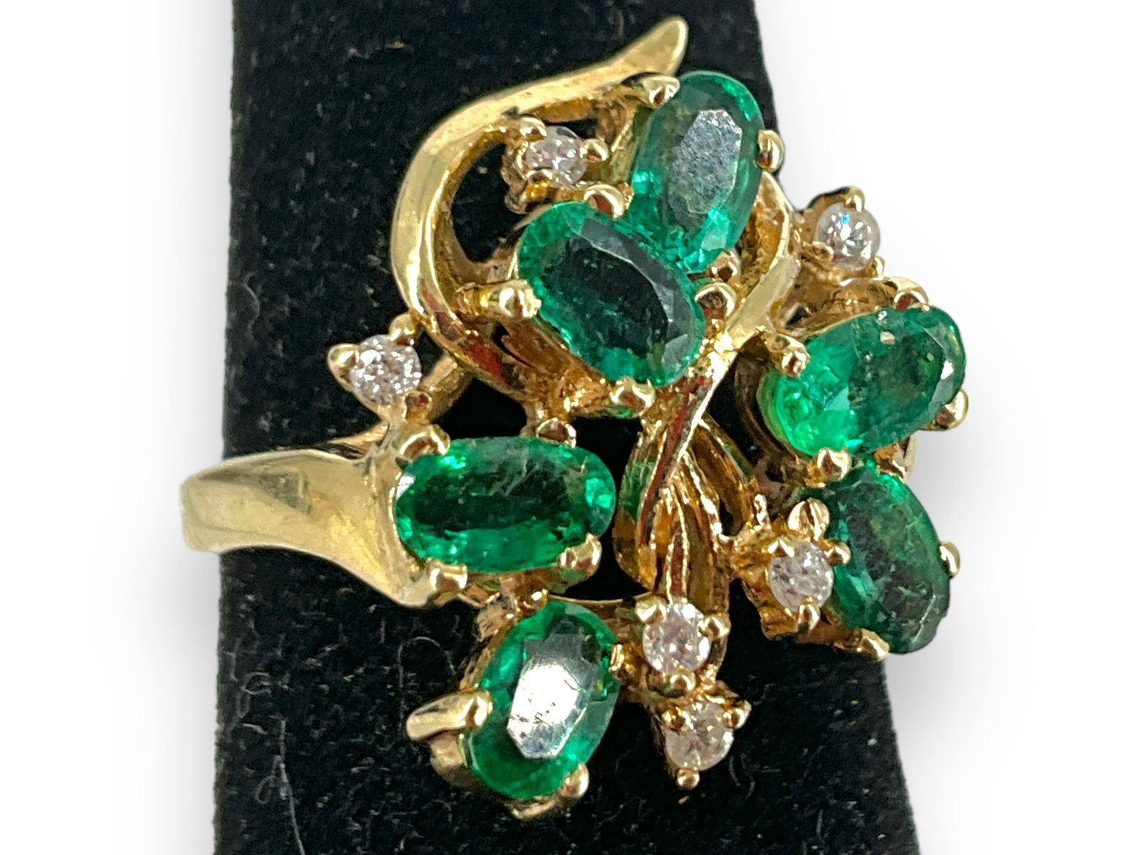 Pretty 14k Yellow Gold Emerald & Diamond Cluster Ring (1 of 5)