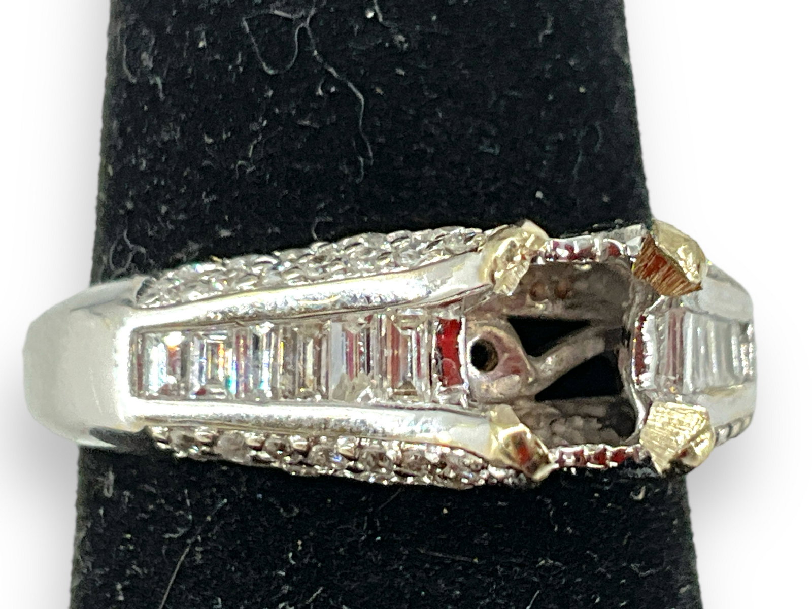 Fabulous Diamond Semi-Mount (1 of 4)