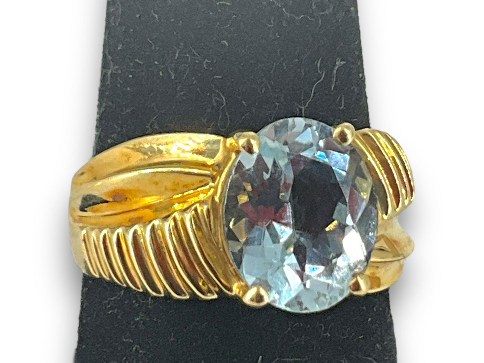 10kt Gold and Aquamarine Stone Ring (1 of 4)
