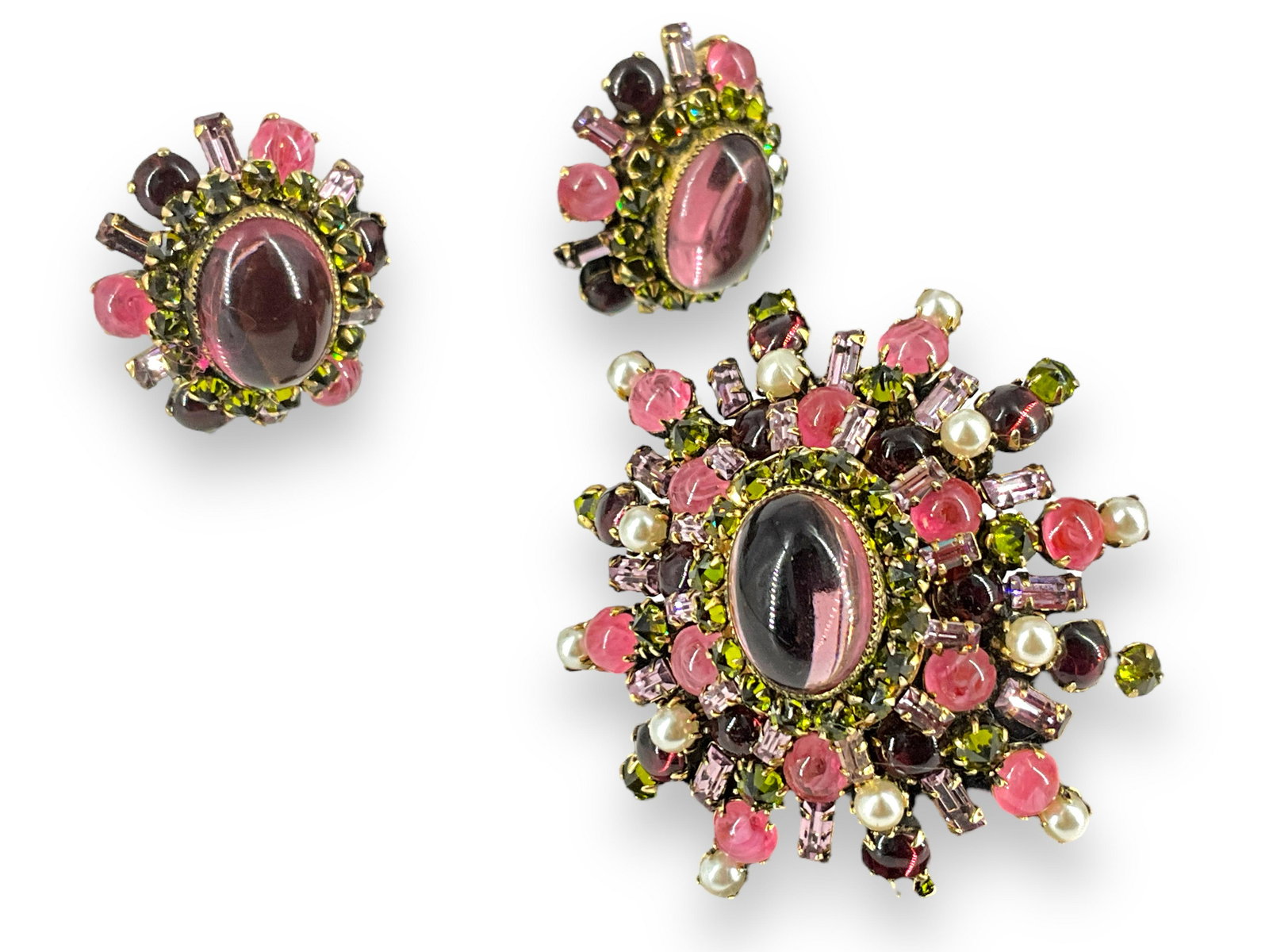 Matching Brooch and Earrings by Schreiner in Pink Cabochons: Matching Brooch and Earrings by Schreiner in Pink Cabochons Brooch has a central transparent pink cabochon stone and is convex, top is approx 1 1/4î from base. Brooch has a loop on the reverse to