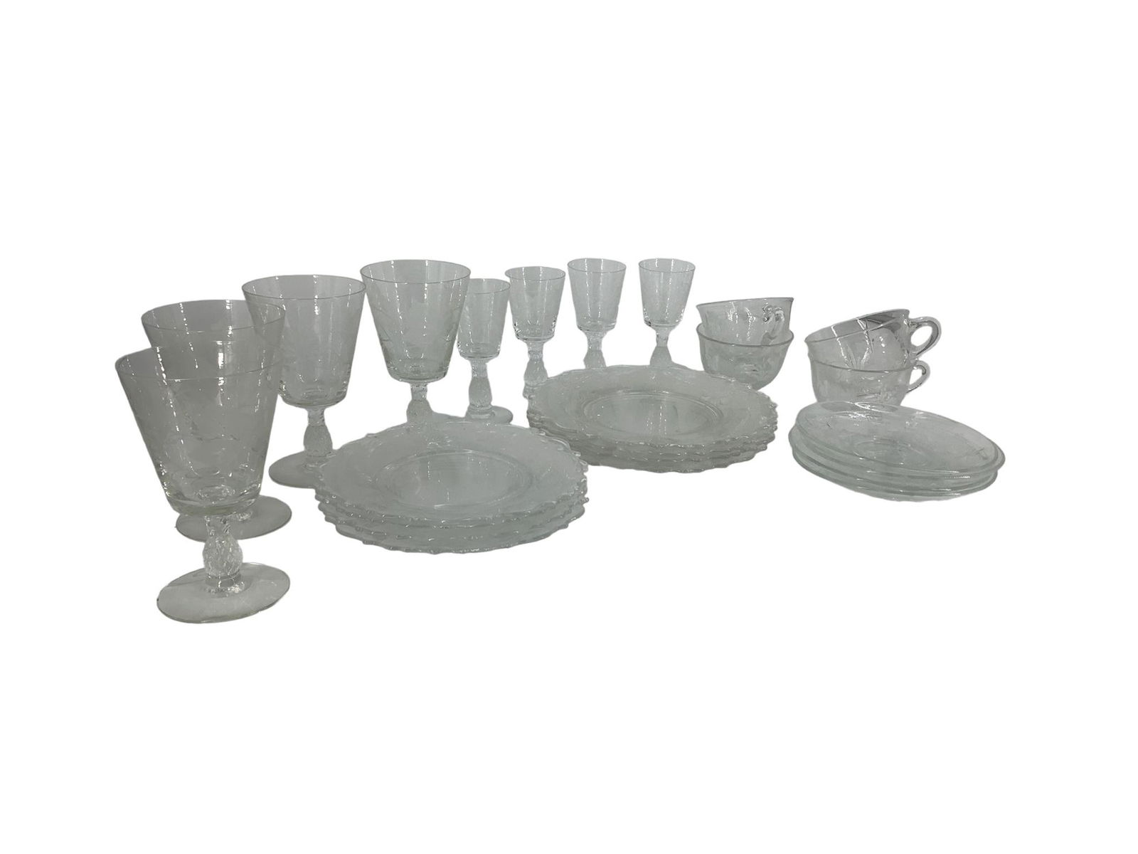 (20) Pieces Heisey Plantation: (20) Pieces Heisey Plantation Lot of ìPlantationî with Ivy etch: 4 cups/saucers, 4 blown goblets, 4 blown wines, four 7 1/2î salad plates, four 8 1/2î lunch plates.