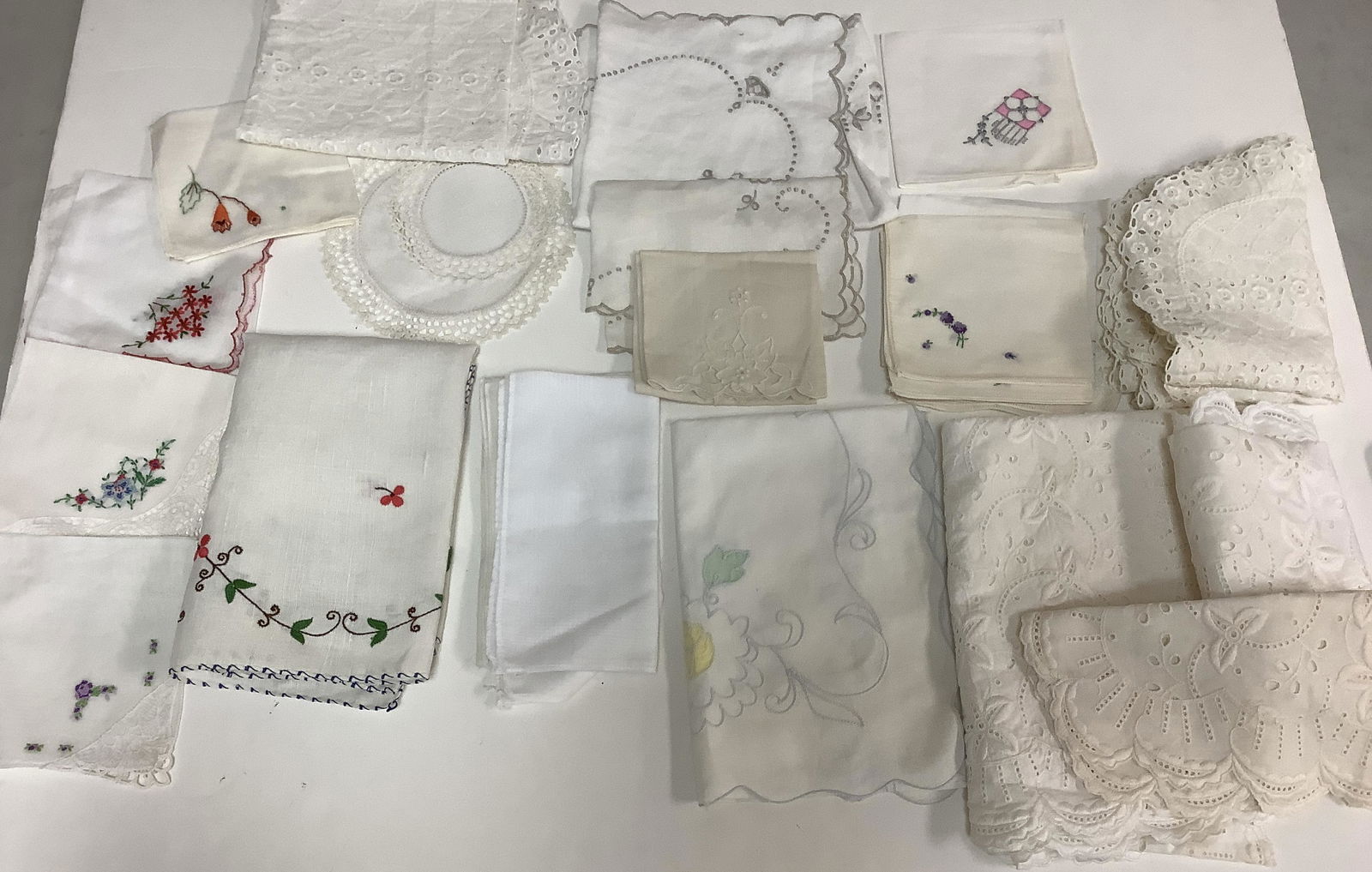 Linens Including Hankies: Linens Including Hankies Lot of embroidered handkerchiefs, doilies, some crocheted.See photos