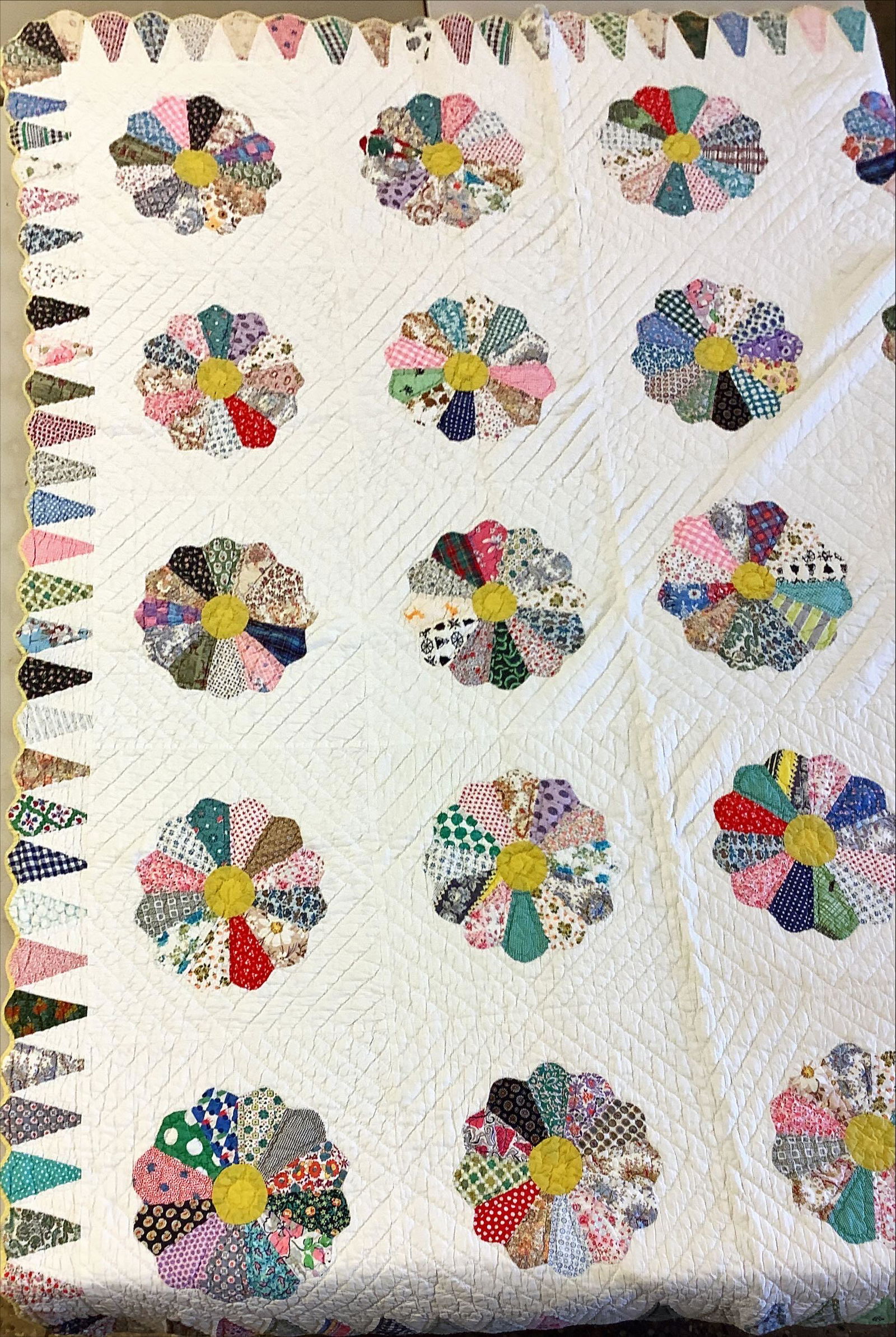 Dresden Plate Quilt with Pretty Triangle Border (1 of 1)