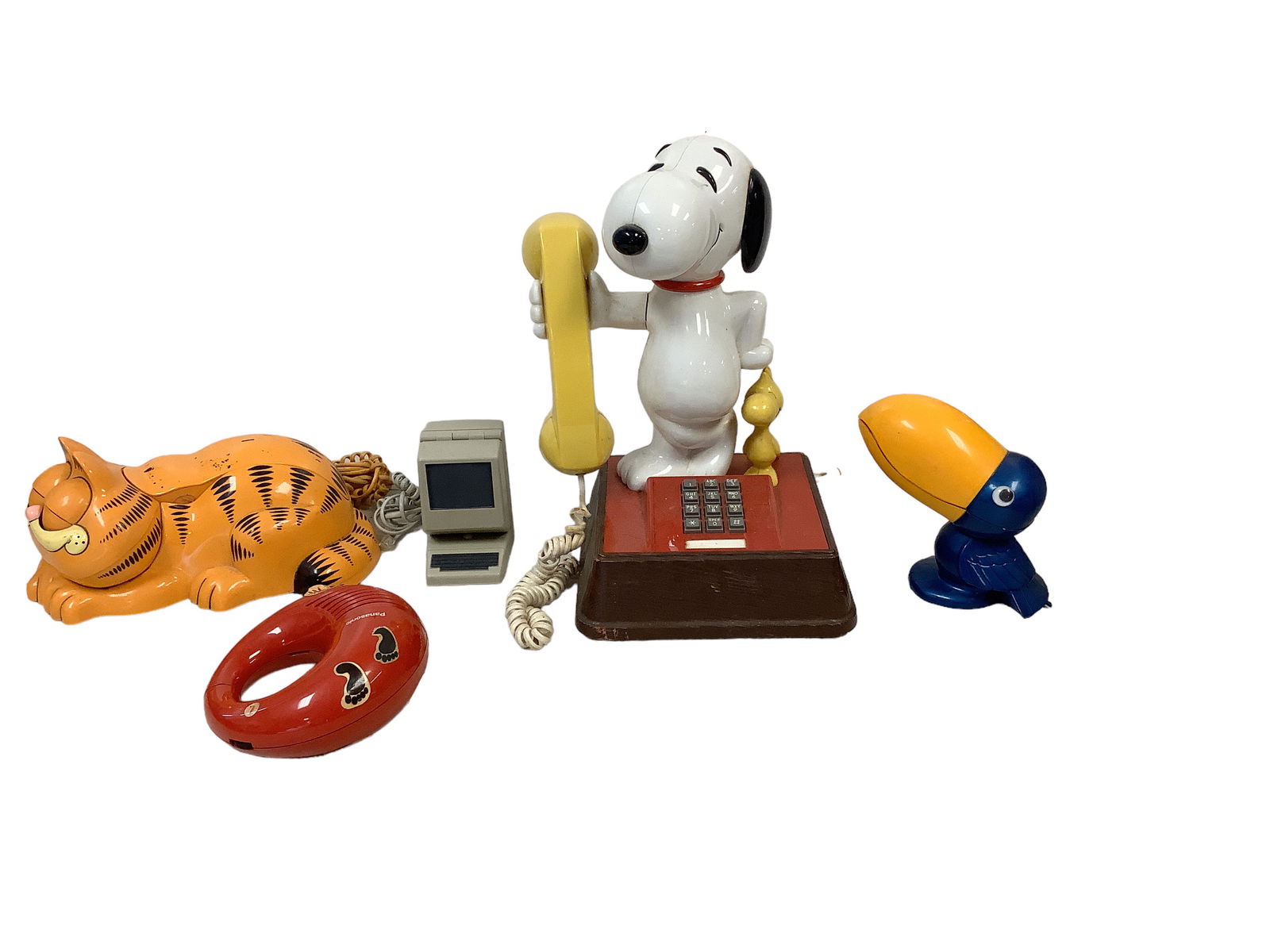 (4) Vintage Clocks and a Portable AM Radio (1 of 2)