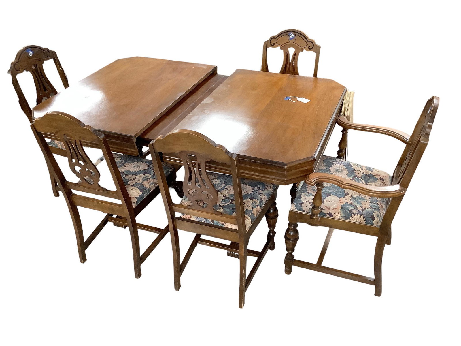1920ís Walnut Dining Table with Pop Up Leaf & 6 Chairs: 1920ís Walnut Dining Table with Pop Up Leaf & 6 Chairs The table measures 55î L ( without leaf raised ) x 39 1/2î W x 30 1/2î H.