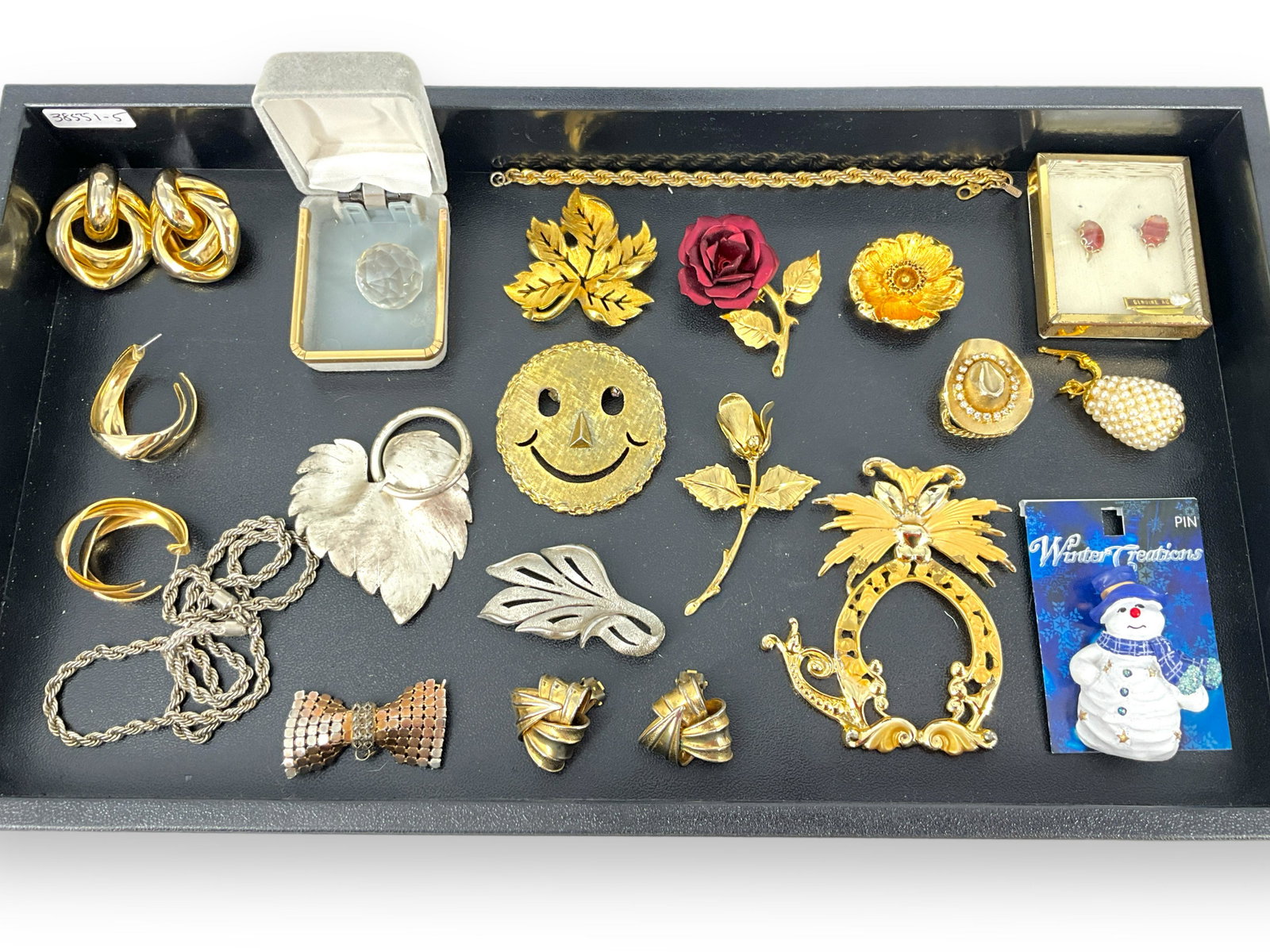 Fashion Jewelry Including a Happy Face Brooch: Fashion Jewelry Including a Happy Face Brooch Includes a silver-tone rope chain measuring 20î long (clasp states it is 14k, NO gold found in testing), a fun 2î wide pin/pendant designed as a
