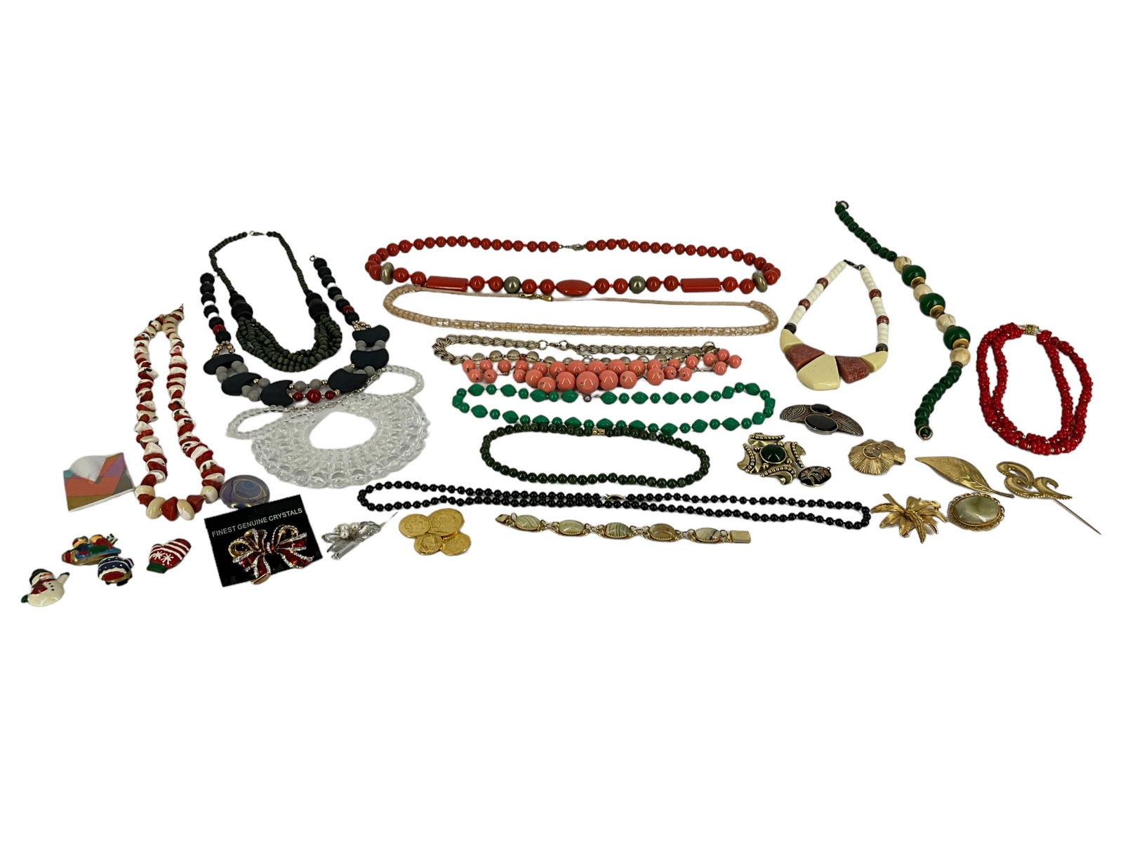 Box Containing Multiple Beaded Necklaces and Brooches: Box Containing Multiple Beaded Necklaces and Brooches Colorful beaded necklaces of different sizes, materials and shapes, & multiple pins featuring coin design, Christmas, agate and more are included.