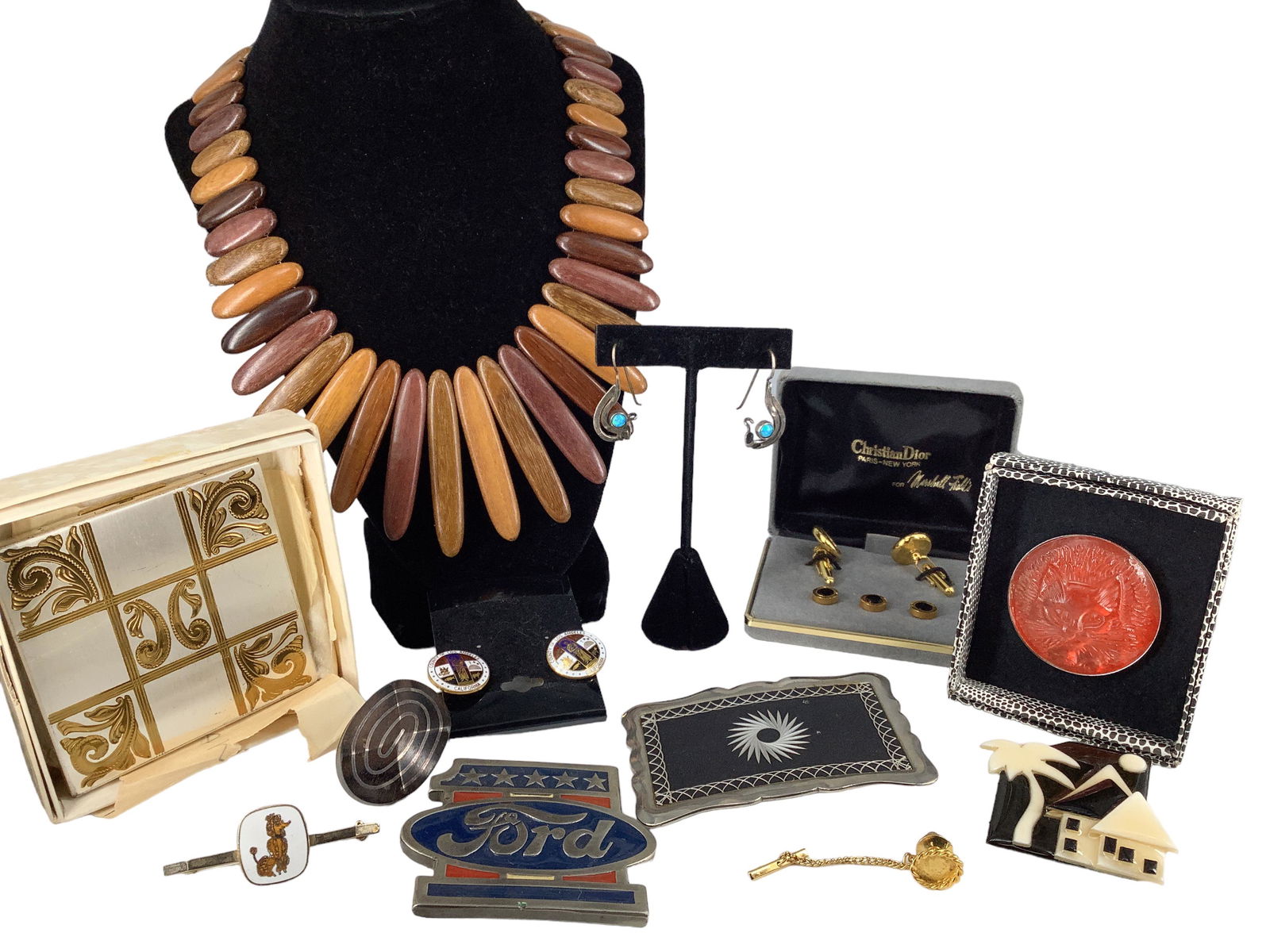 Interesting Lot of Menís & Ladies Accoutrements (1 of 14)