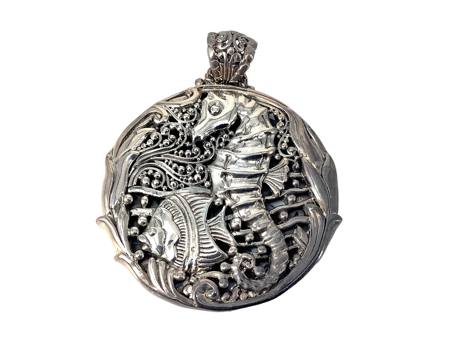 Sterling Silver Seahorse Pendant: Sterling Silver Seahorse Pendant New-old-stock, modern age, 48.75mm in size, stamped and tested sterling silver/925, 0.895 troy ounces total weight, featuring an oceanic motif. Made in Indonesia.