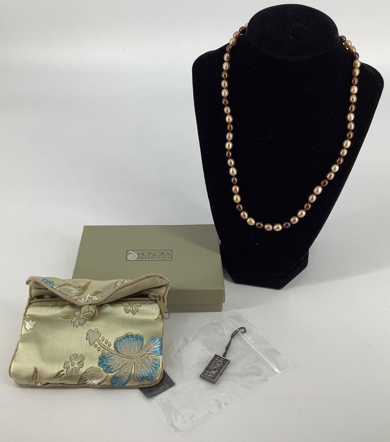 Honora Pearl Necklace (1 of 5)