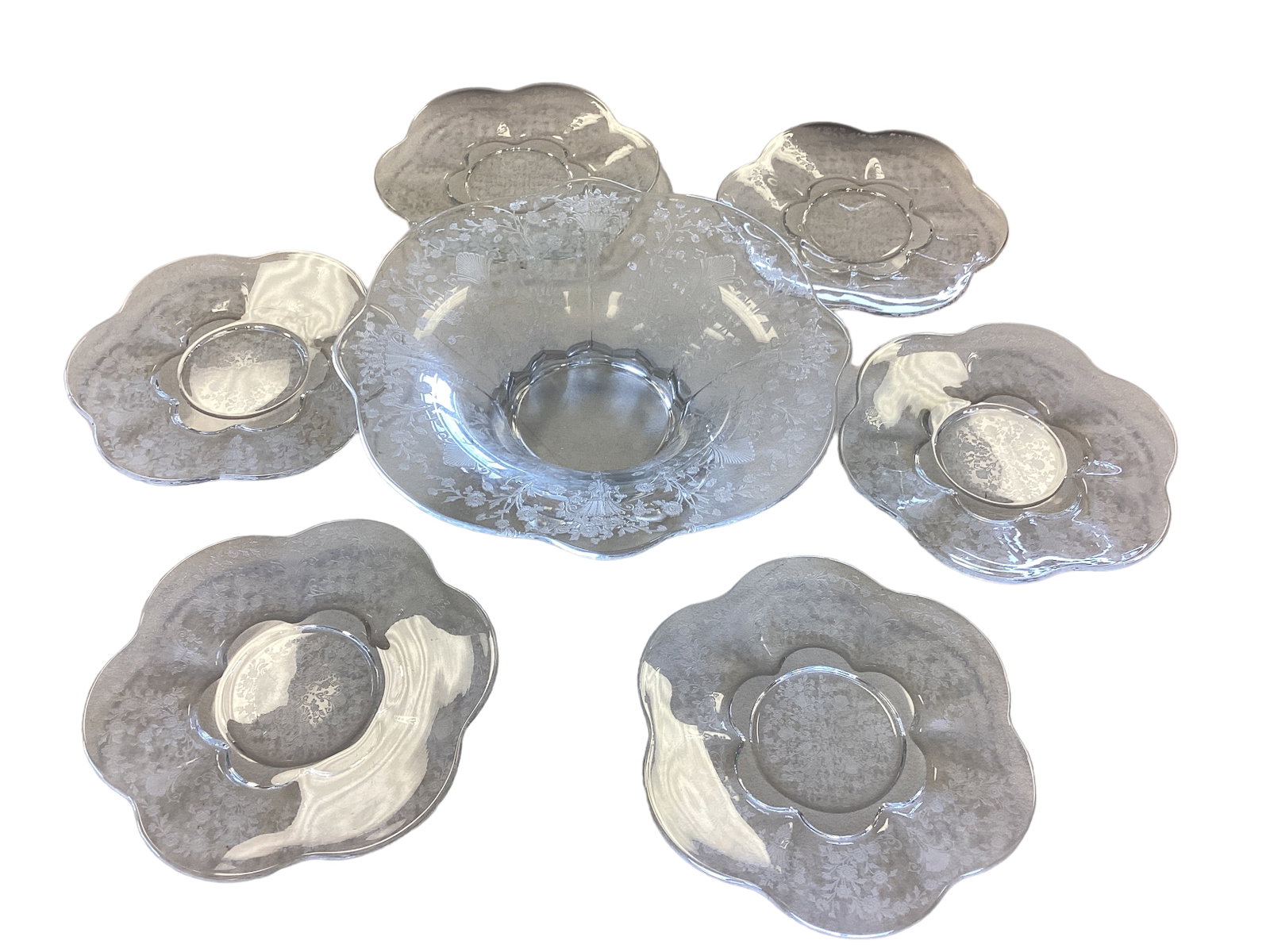 Duncan Miller ìFirst Loveì Etched Glass Bowl & 6 Plates: Duncan Miller ìFirst Loveì Etched Glass Bowl & 6 Plates The bowl is 12î in diameter and the plates are 9î in diameter. There are no chips or cracks in any of the pieces. There are 