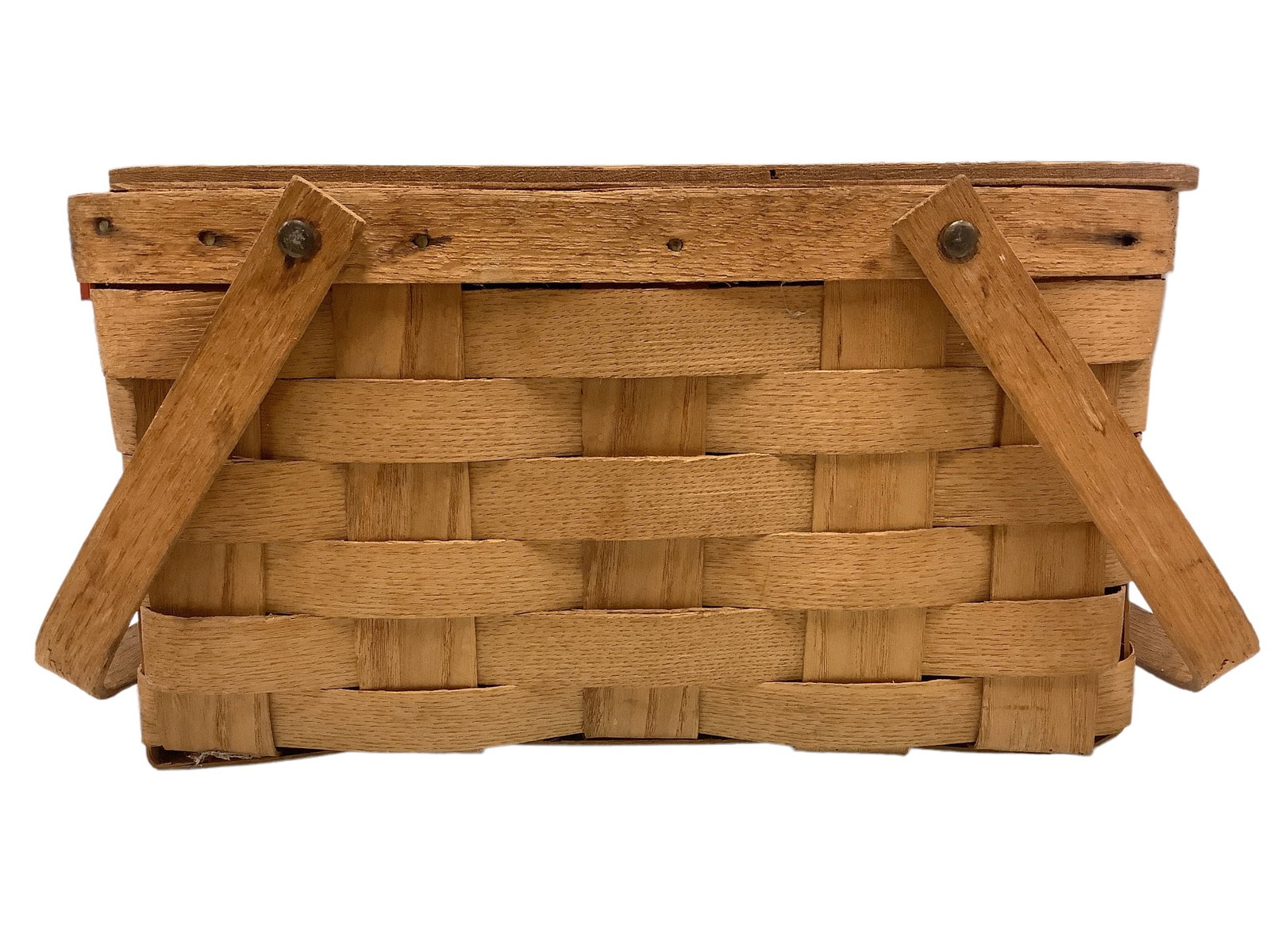 Vintage Picnic Basket: Vintage Picnic Basket 7.25îH x 13.75îL x 11.75îW, plus handle.