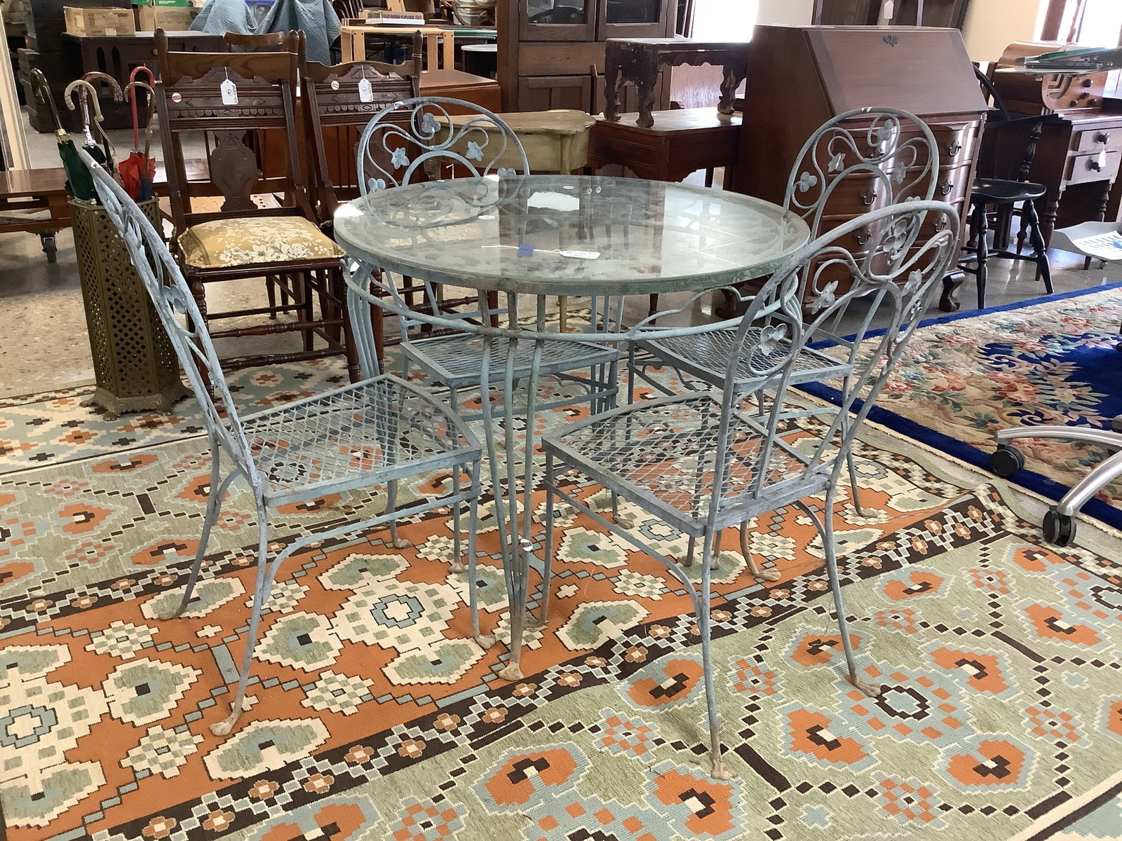 Glass Top Cast Metal Patio Table and 4 Chairs: Glass Top Cast Metal Patio Table and 4 Chairs The table measures 36î in dia. x 29î H. The chairs measure 36î H in the back.